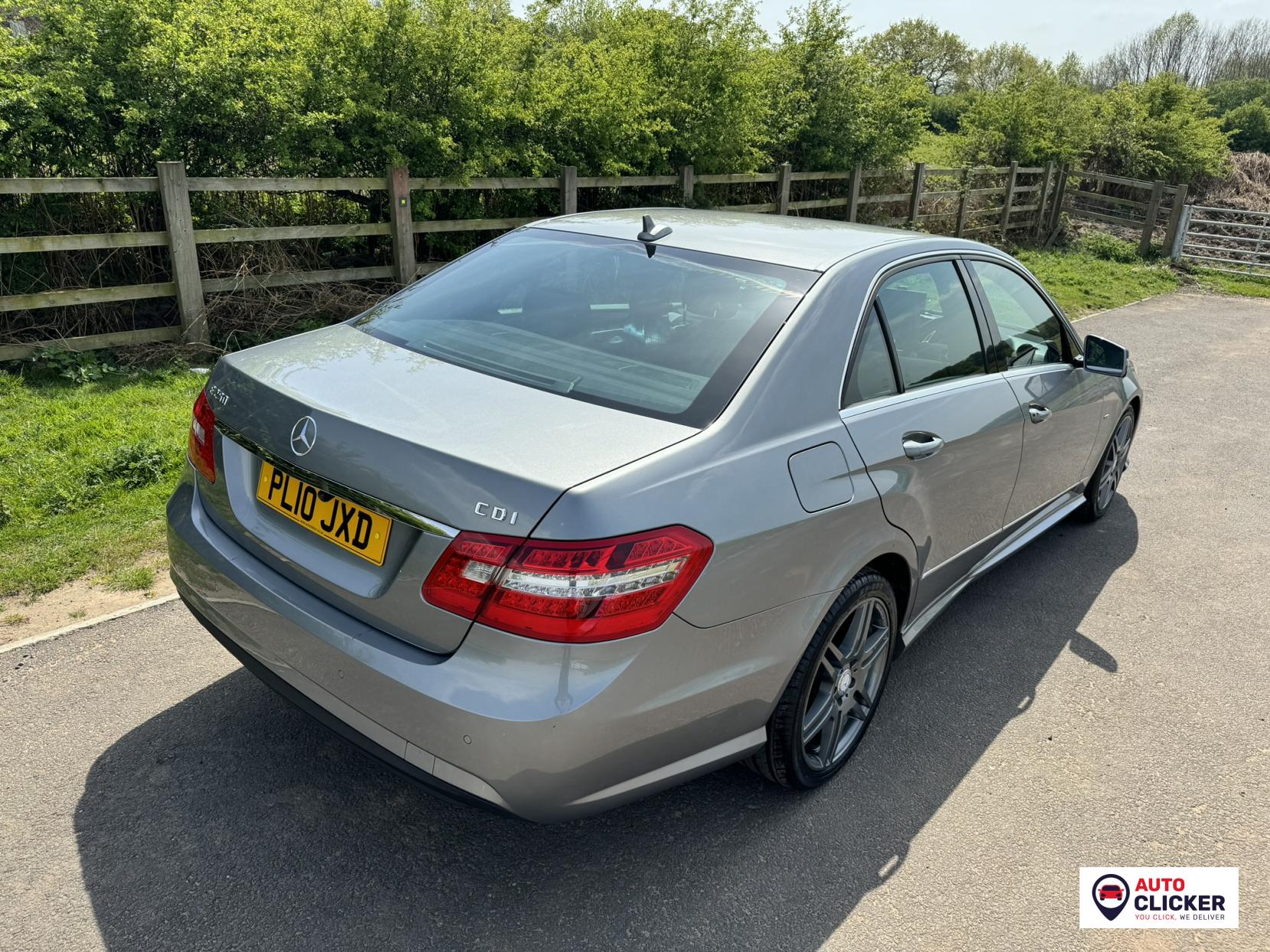 Mercedes-Benz E Class 2.1 E250 CDI BlueEfficiency Sport Saloon 4dr Diesel Tiptronic Euro 5 (204 ps)