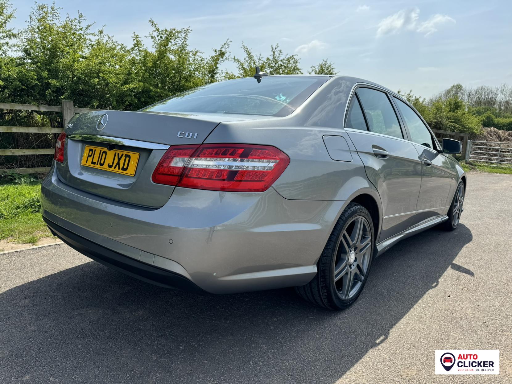 Mercedes-Benz E Class 2.1 E250 CDI BlueEfficiency Sport Saloon 4dr Diesel Tiptronic Euro 5 (204 ps)