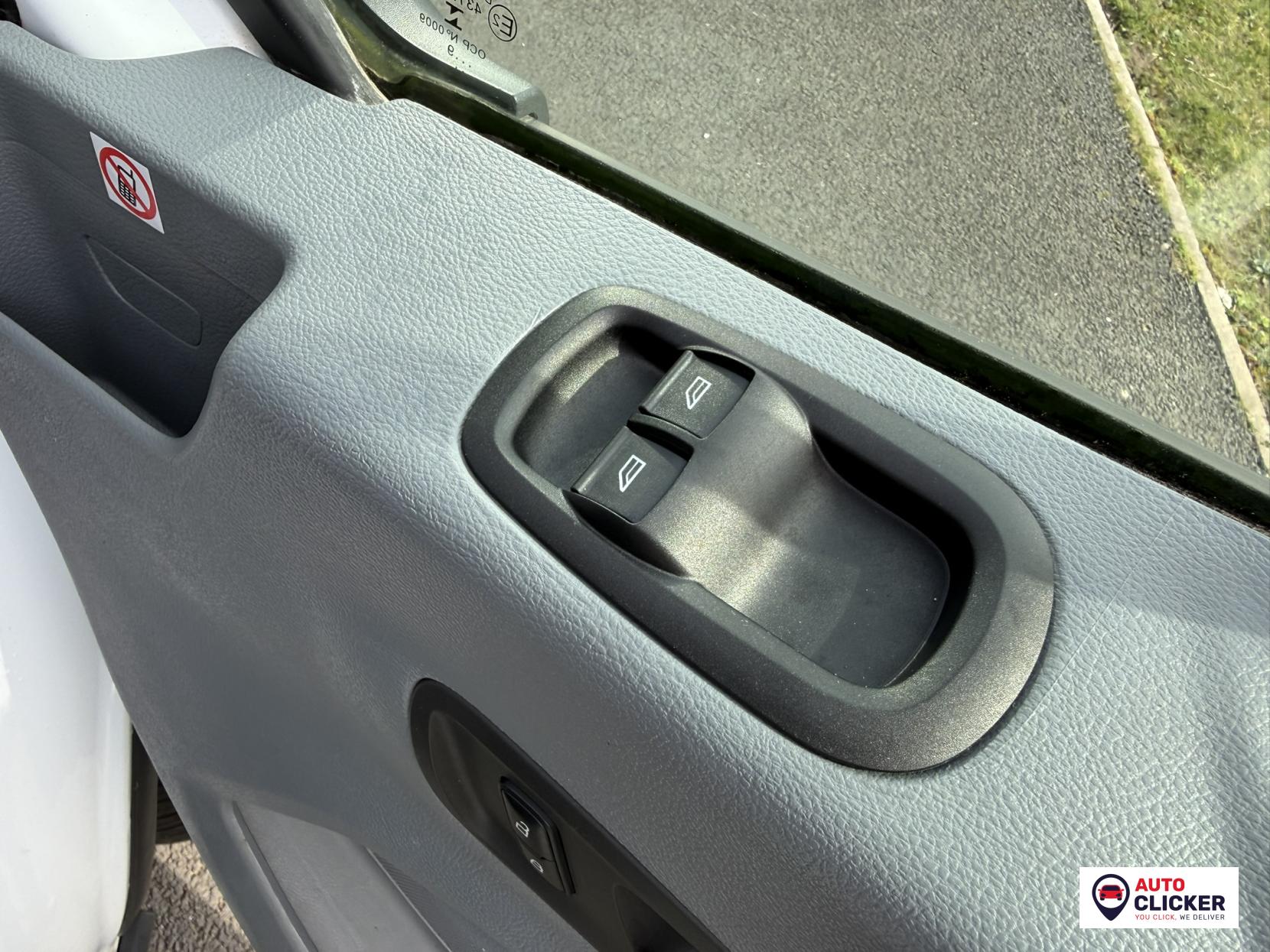 Ford Transit 2.0 350 EcoBlue Chassis Cab 2dr Diesel Manual RWD L4 H1 Euro 6 (130 ps)