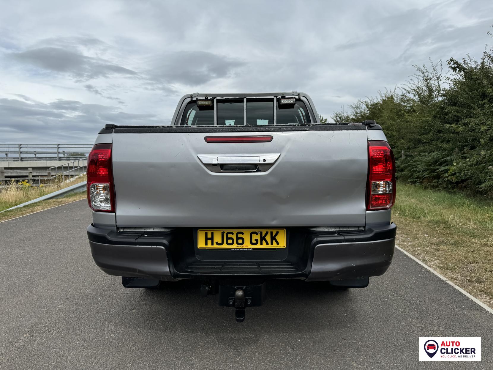 Toyota Hilux 2.4 D-4D Active Pickup Double Cab 4dr Diesel Manual 4WD Euro 6 (150 ps)