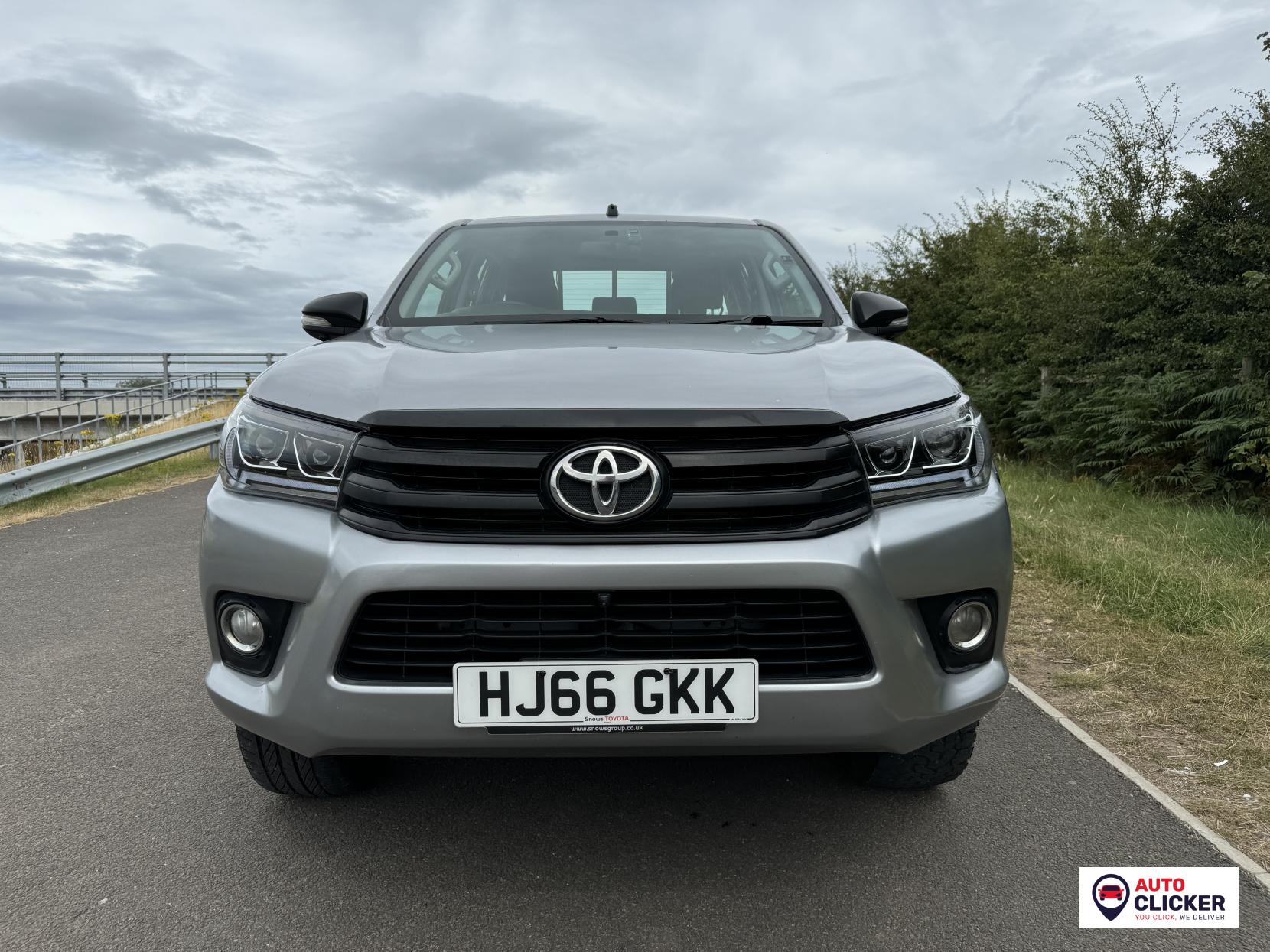 Toyota Hilux 2.4 D-4D Active Pickup Double Cab 4dr Diesel Manual 4WD Euro 6 (150 ps)