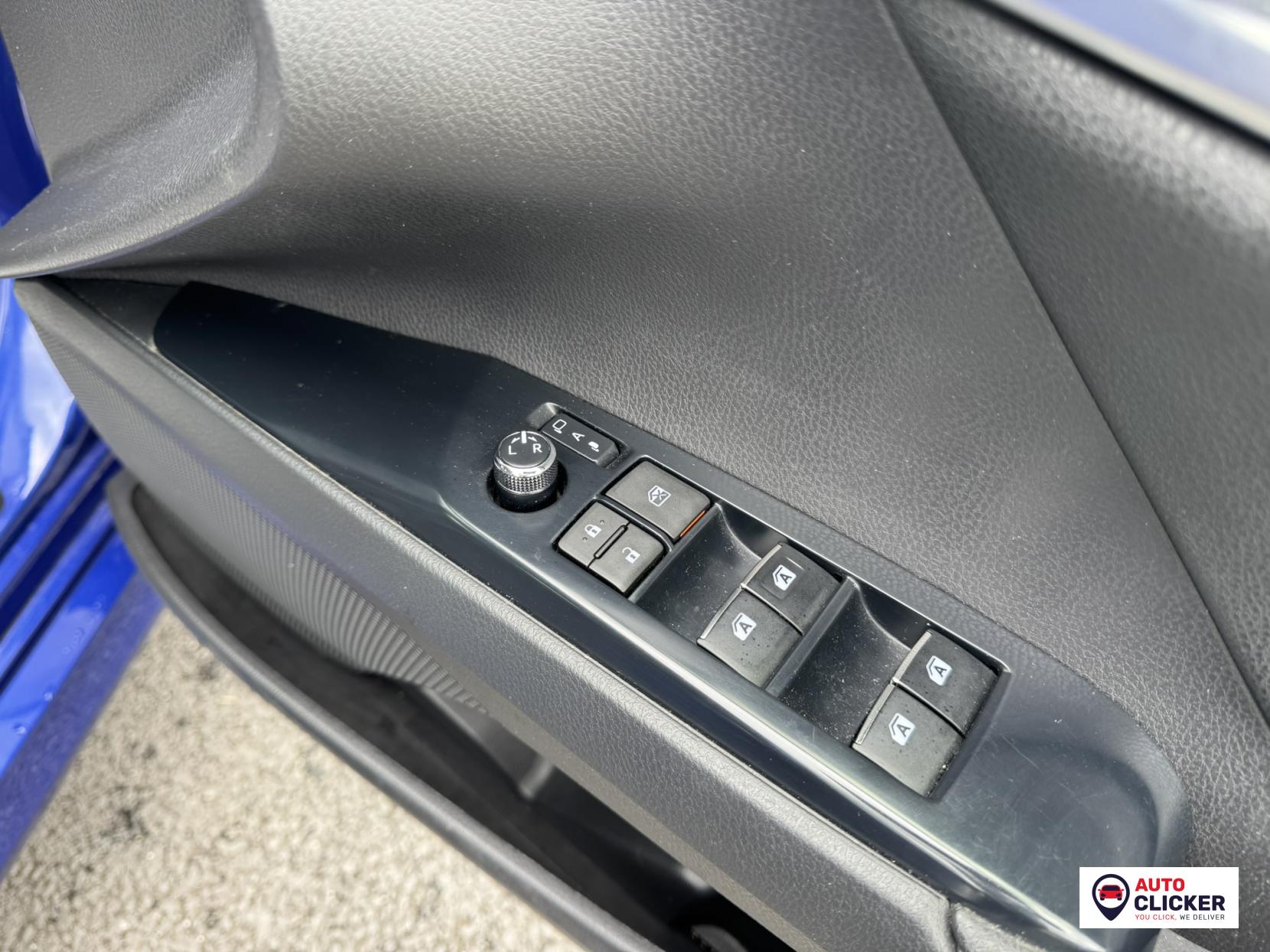 Toyota Camry 2.5 VVT-h Design Saloon 4dr Petrol Hybrid CVT Euro 6 (s/s) (218 ps)