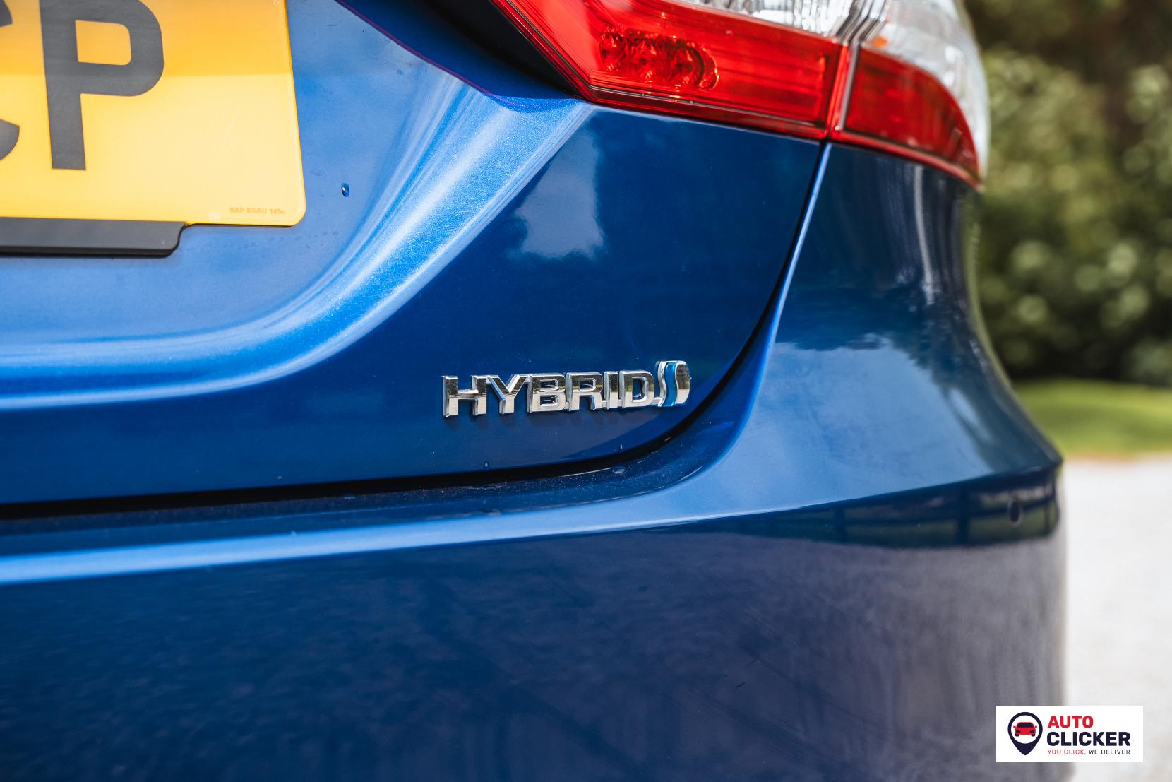 Toyota Camry 2.5 VVT-h Design Saloon 4dr Petrol Hybrid CVT Euro 6 (s/s) (218 ps)