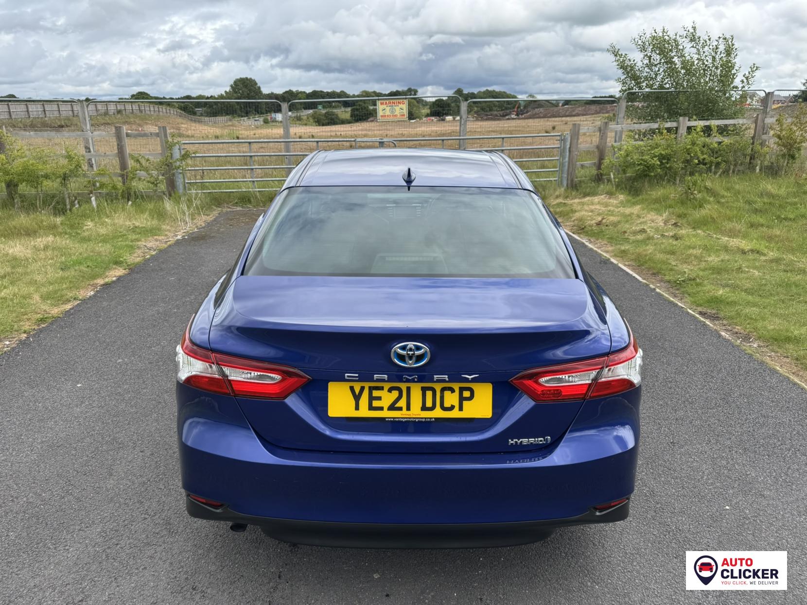 Toyota Camry 2.5 VVT-h Design Saloon 4dr Petrol Hybrid CVT Euro 6 (s/s) (218 ps)