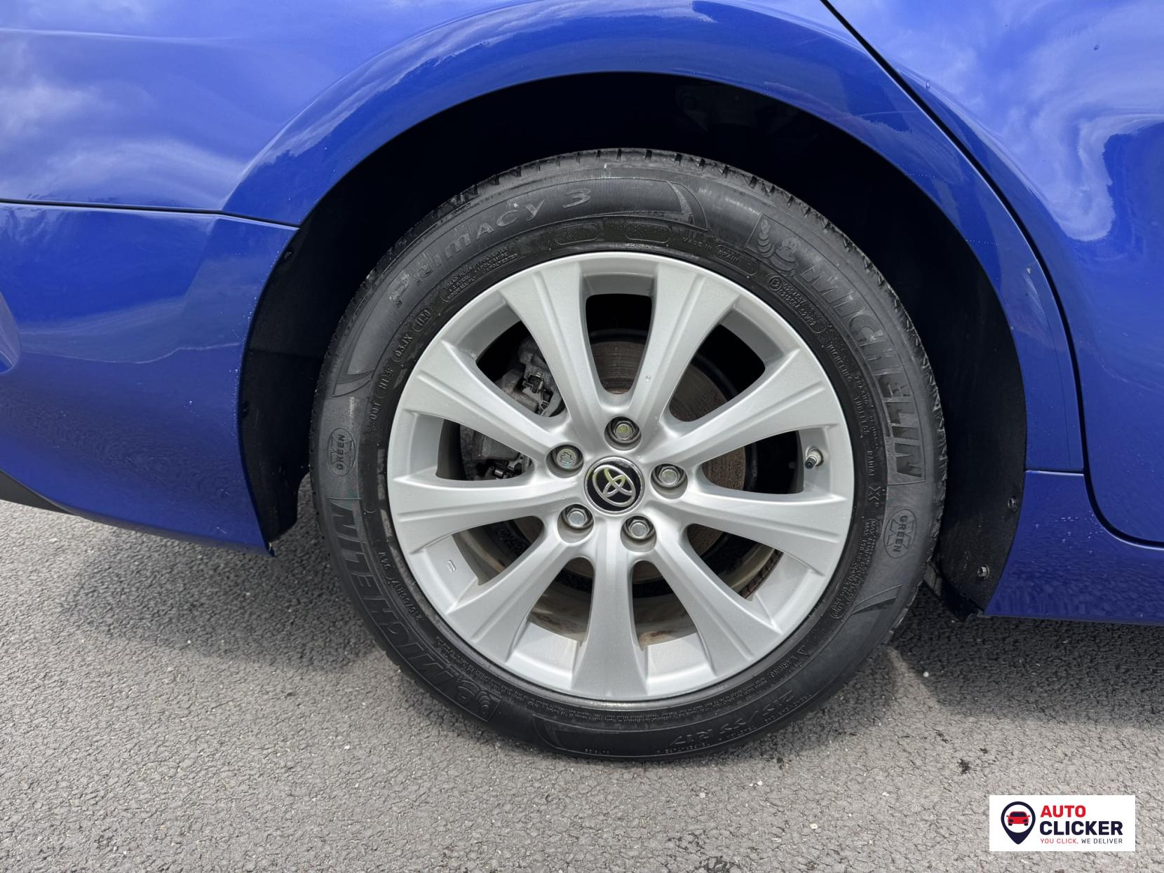 Toyota Camry 2.5 VVT-h Design Saloon 4dr Petrol Hybrid CVT Euro 6 (s/s) (218 ps)