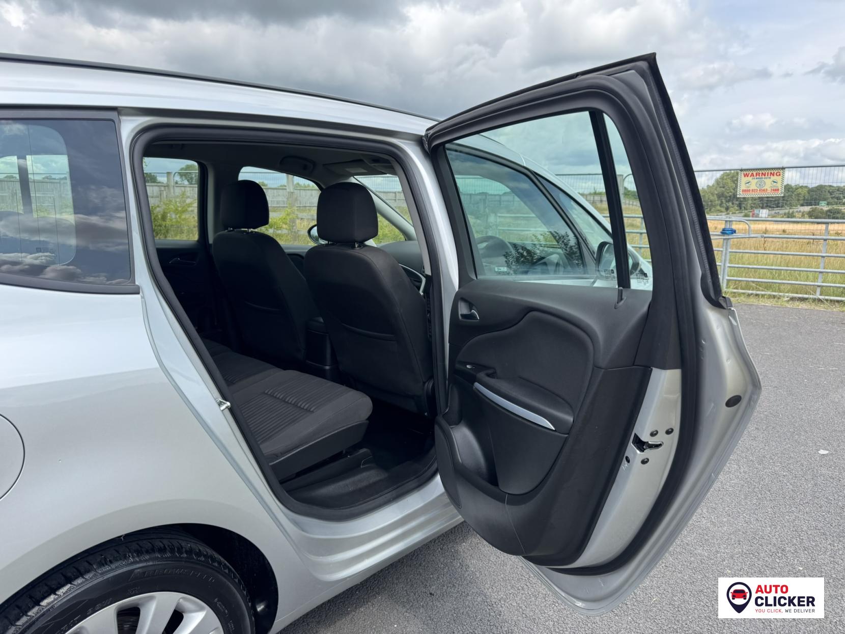 Vauxhall Zafira Tourer 1.6 CDTi ecoFLEX Design MPV 5dr Diesel Manual Euro 6 (s/s) (134 ps)