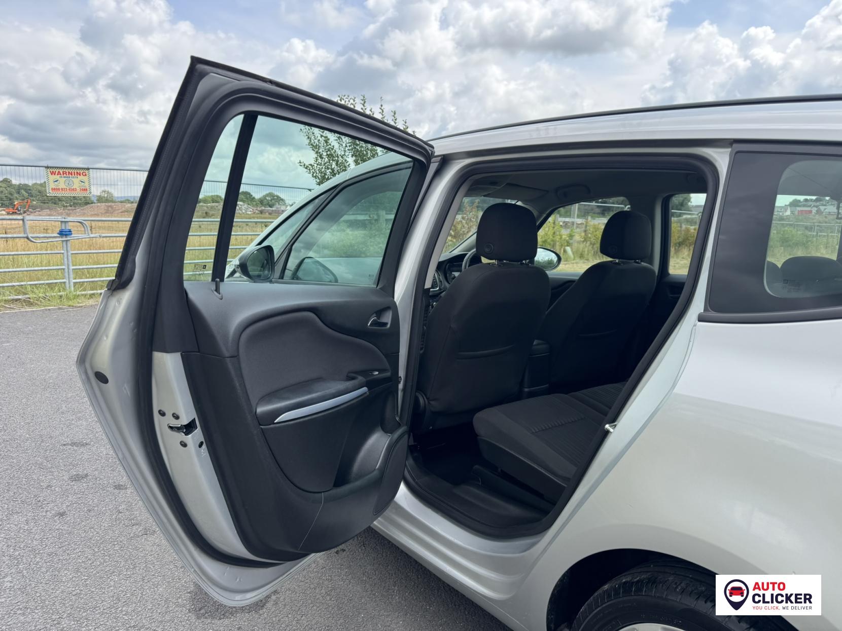 Vauxhall Zafira Tourer 1.6 CDTi ecoFLEX Design MPV 5dr Diesel Manual Euro 6 (s/s) (134 ps)