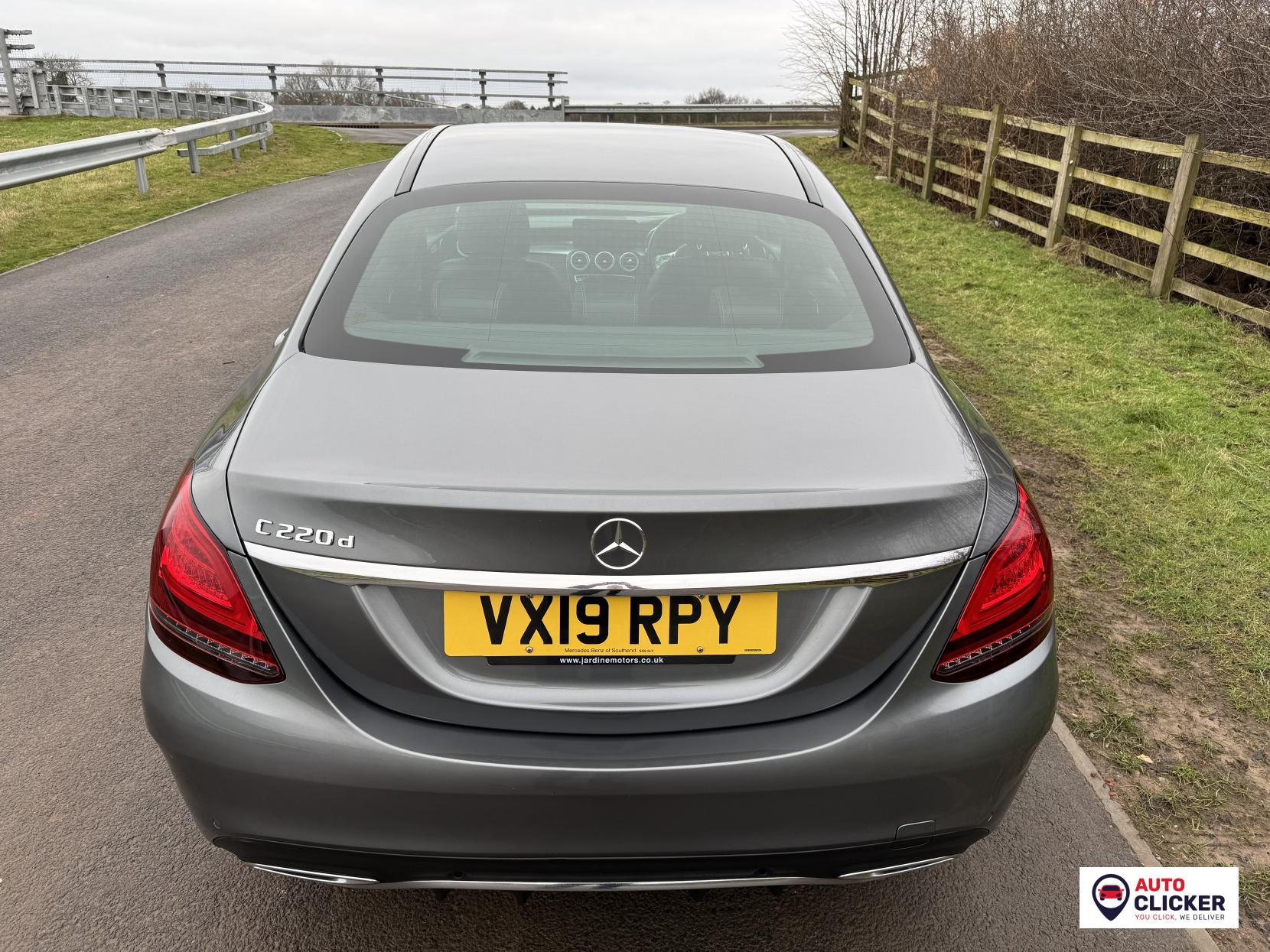 Mercedes-Benz C Class 2.0 C220d AMG Line (Premium) Saloon 4dr Diesel G-Tronic+ Euro 6 (s/s) (194 ps)