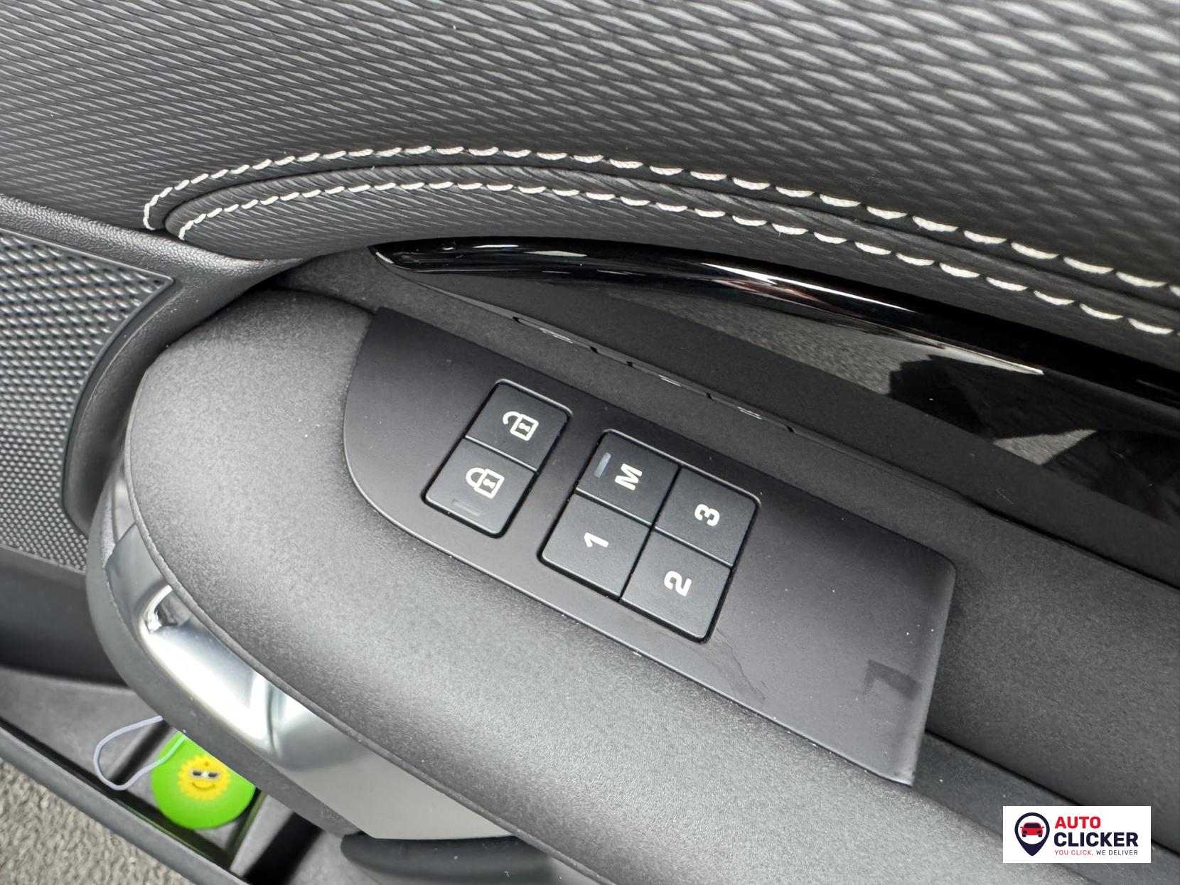 Land Rover Discovery 3.0 D300 MHEV R-Dynamic HSE SUV 5dr Diesel Auto 4WD Euro 6 (s/s) (300 ps)