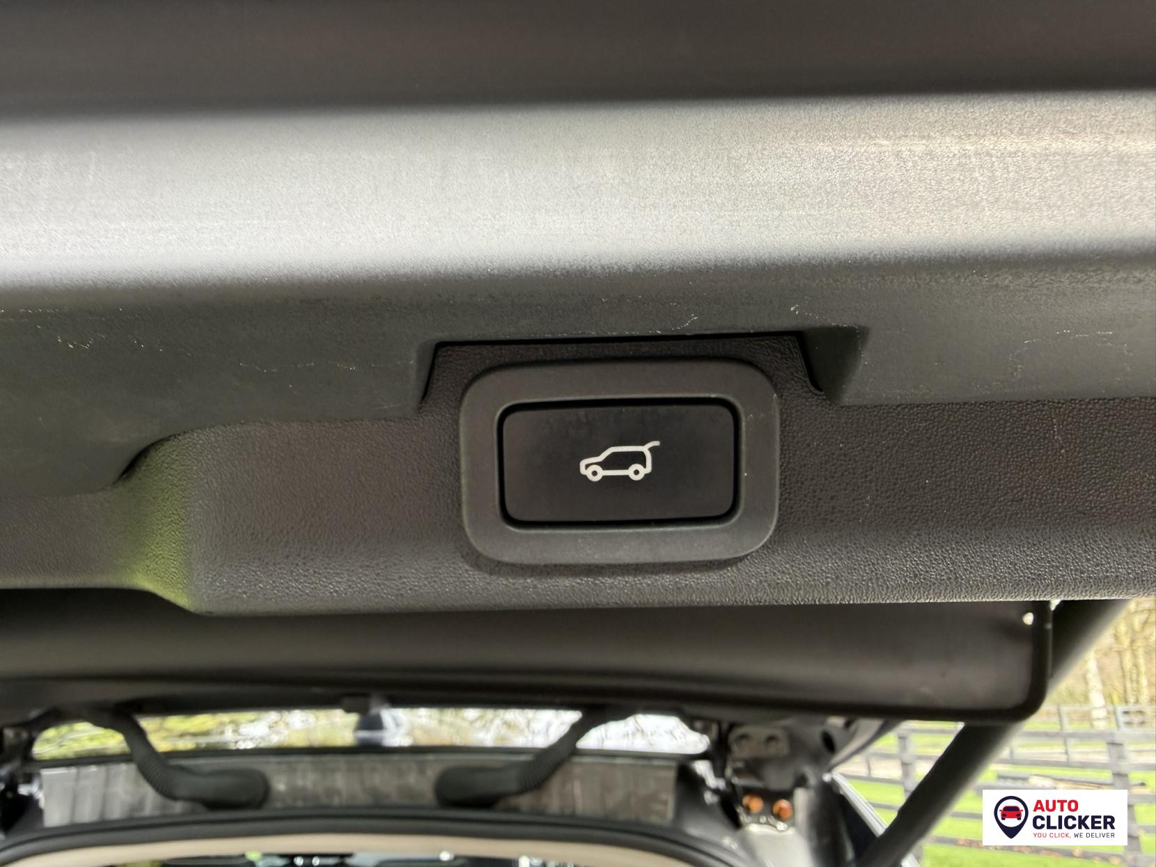 Land Rover Discovery 2.0 SD4 HSE SUV 5dr Diesel Auto 4WD Euro 6 (s/s) (240 ps)