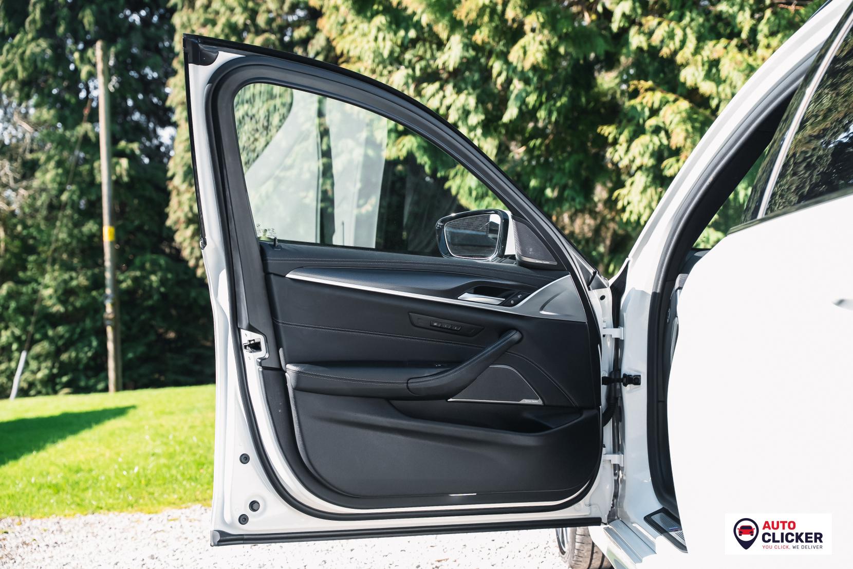 BMW 5 Series 3.0 530d MHT M Sport Touring 5dr Diesel Hybrid Steptronic xDrive Euro 6 (s/s) (286 ps)