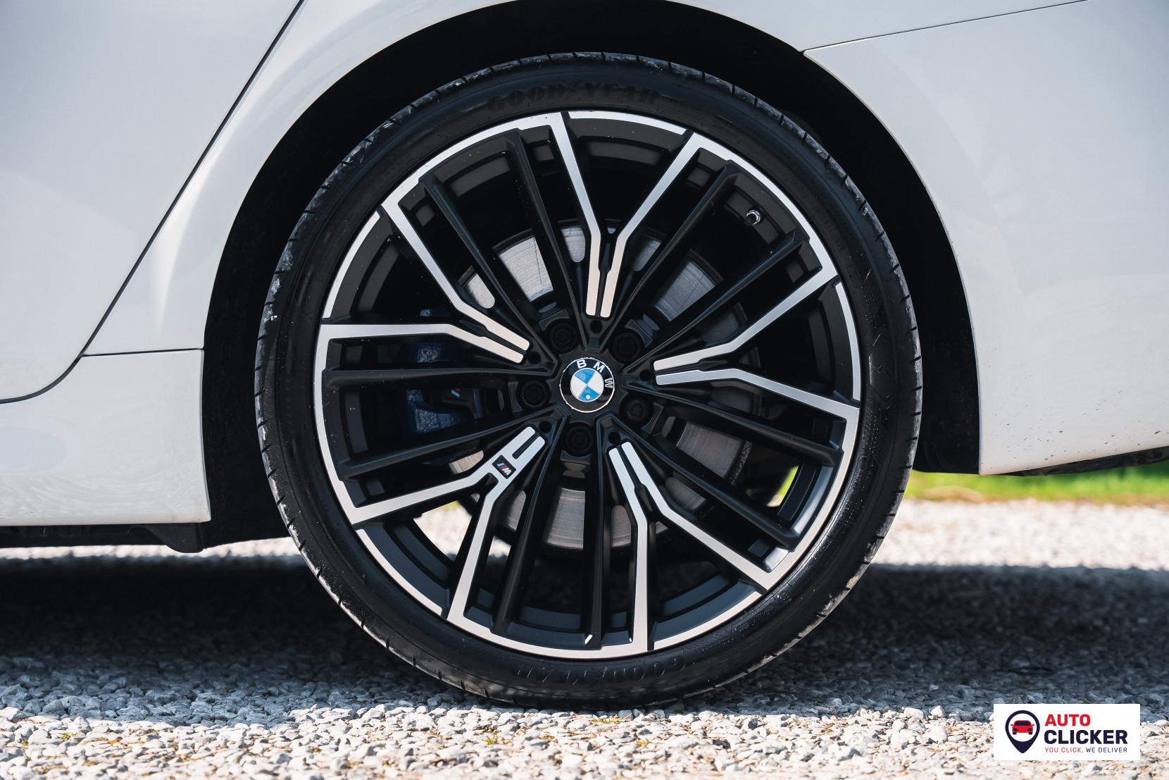 BMW 5 Series 3.0 530d MHT M Sport Touring 5dr Diesel Hybrid Steptronic xDrive Euro 6 (s/s) (286 ps)