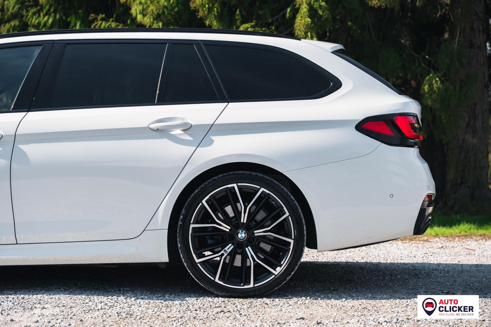 BMW 5 Series 3.0 530d MHT M Sport Touring 5dr Diesel Hybrid Steptronic xDrive Euro 6 (s/s) (286 ps)