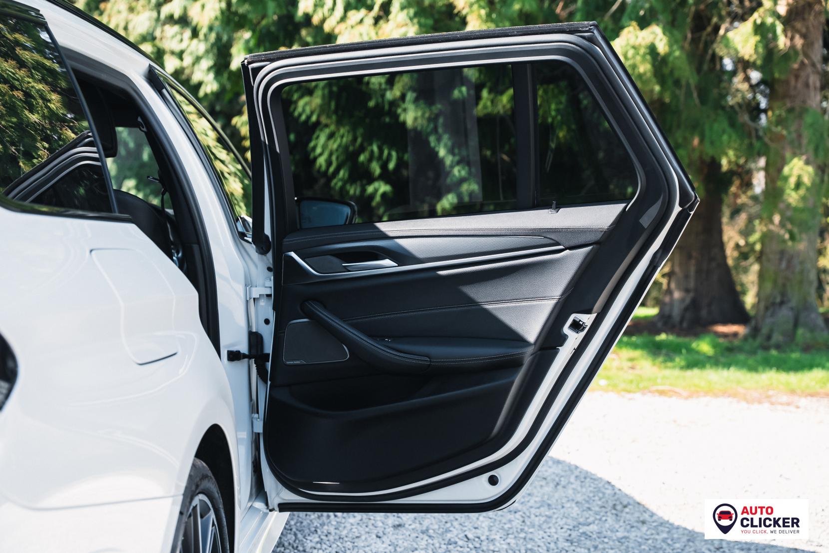 BMW 5 Series 3.0 530d MHT M Sport Touring 5dr Diesel Hybrid Steptronic xDrive Euro 6 (s/s) (286 ps)