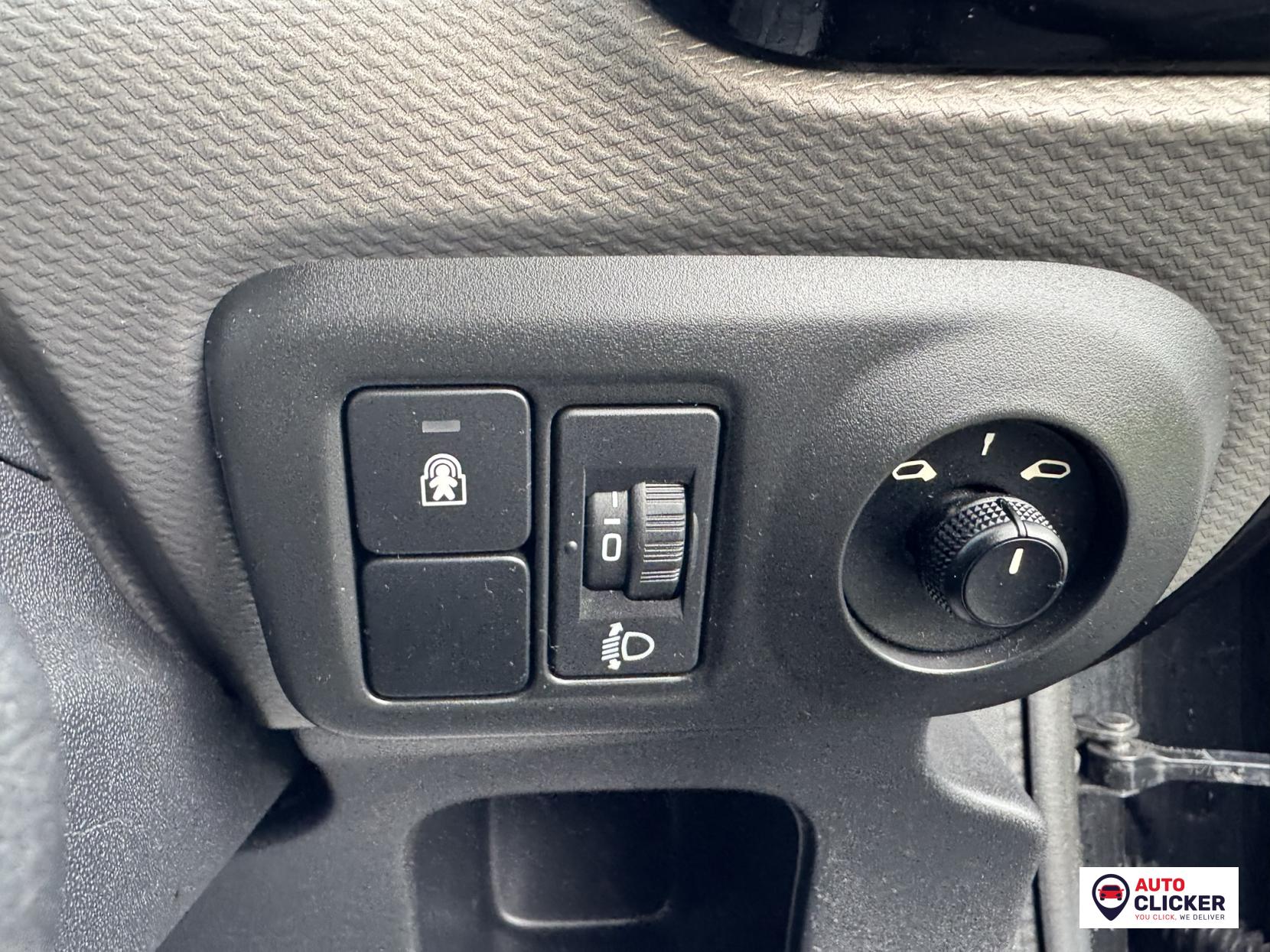 Citroen C4 Cactus 1.2 PureTech Flair Hatchback 5dr Petrol Manual Euro 6 (Euro 6) (82 ps)