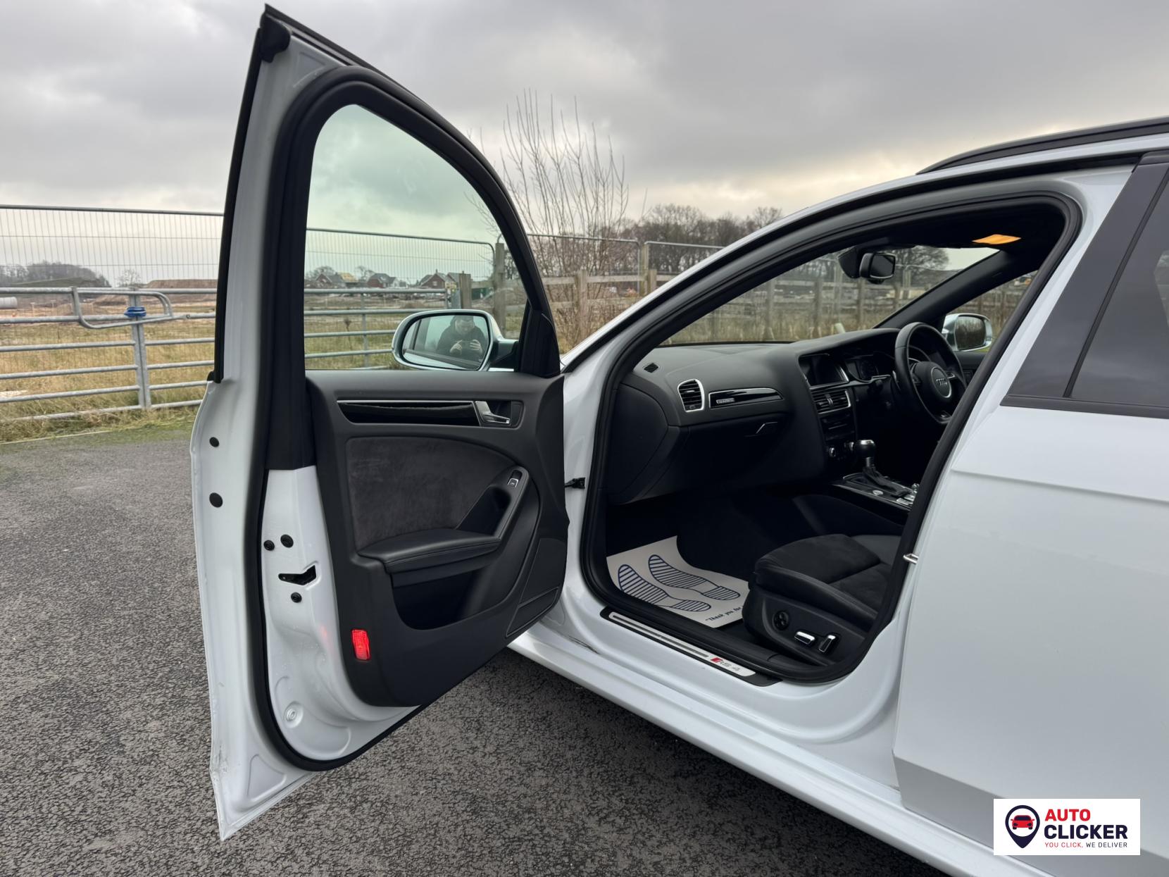 Audi RS4 Avant 4.2 FSI V8 Estate 5dr Petrol S Tronic quattro Euro 5 (450 ps)