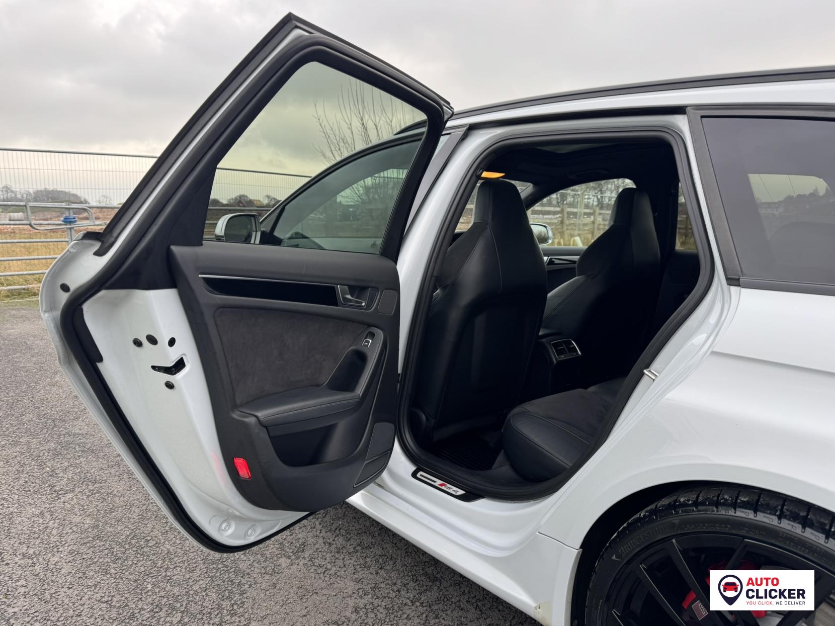 Audi RS4 Avant 4.2 FSI V8 Estate 5dr Petrol S Tronic quattro Euro 5 (450 ps)