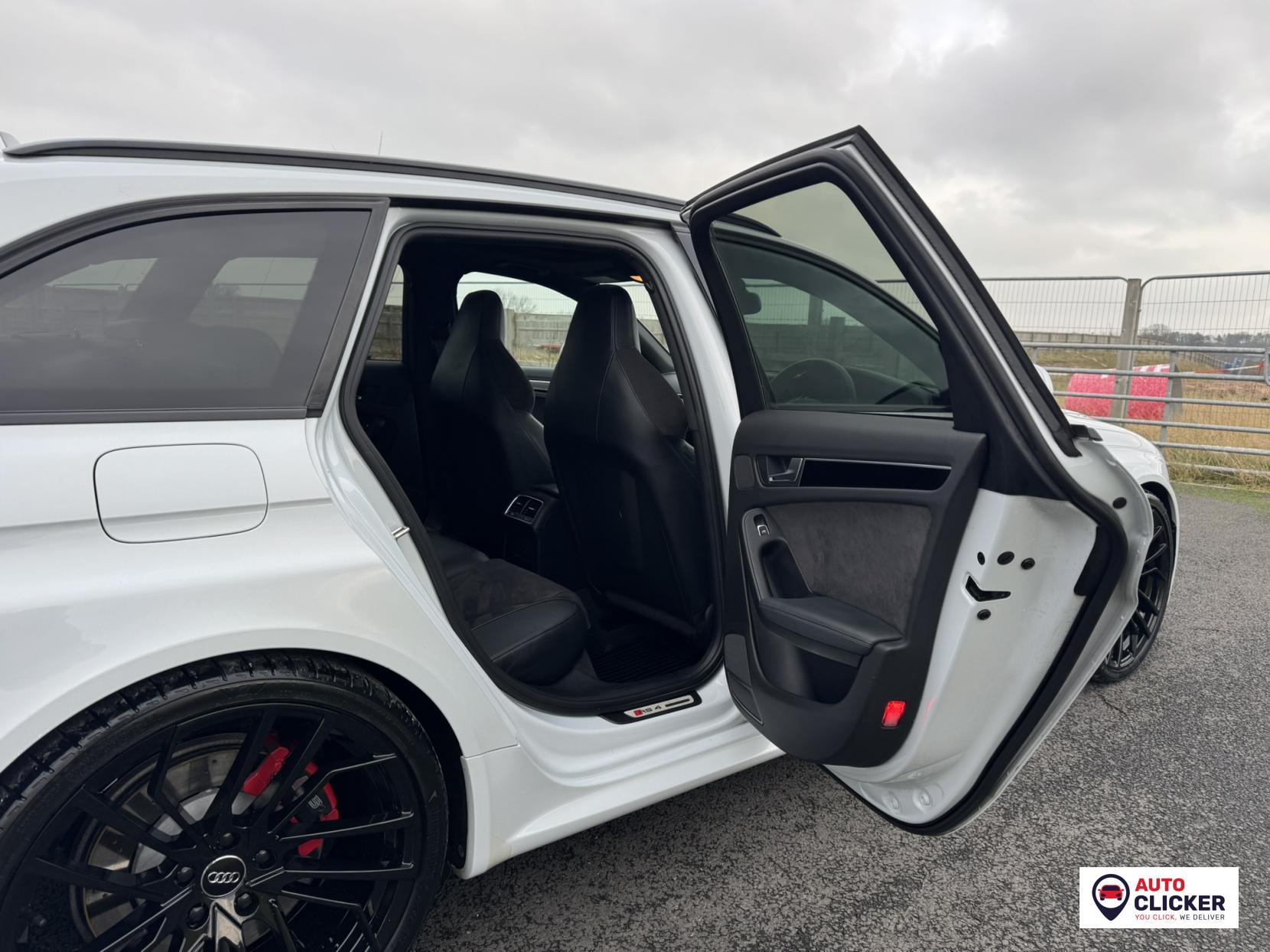 Audi RS4 Avant 4.2 FSI V8 Estate 5dr Petrol S Tronic quattro Euro 5 (450 ps)