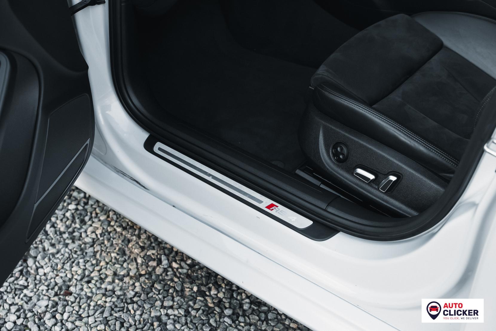 Audi RS4 Avant 4.2 FSI V8 Estate 5dr Petrol S Tronic quattro Euro 5 (450 ps)