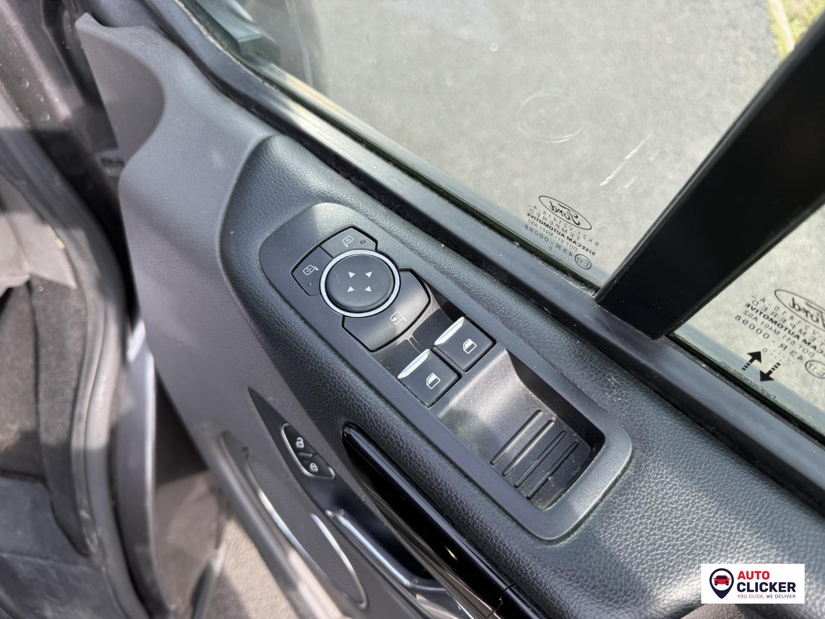 Ford Tourneo Custom 2.0 320 EcoBlue Titanium Minibus Double Cab 5dr Diesel Auto L2 Euro 6 (s/s) (130 ps)