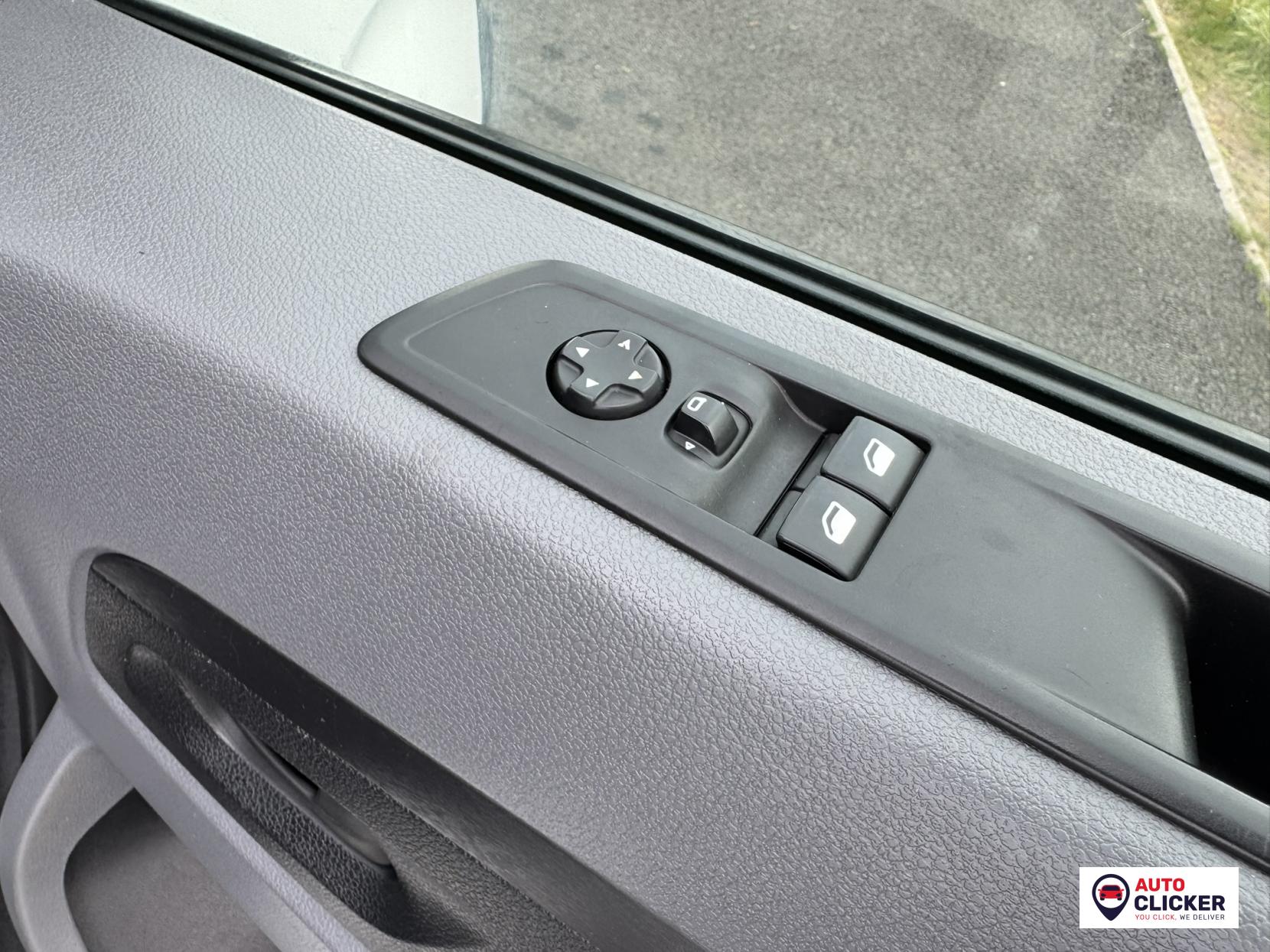 Vauxhall Vivaro 1.5 Turbo D 2900 Dynamic Panel Van 6dr Diesel Manual L2 H1 Euro 6 (s/s) (100 ps)