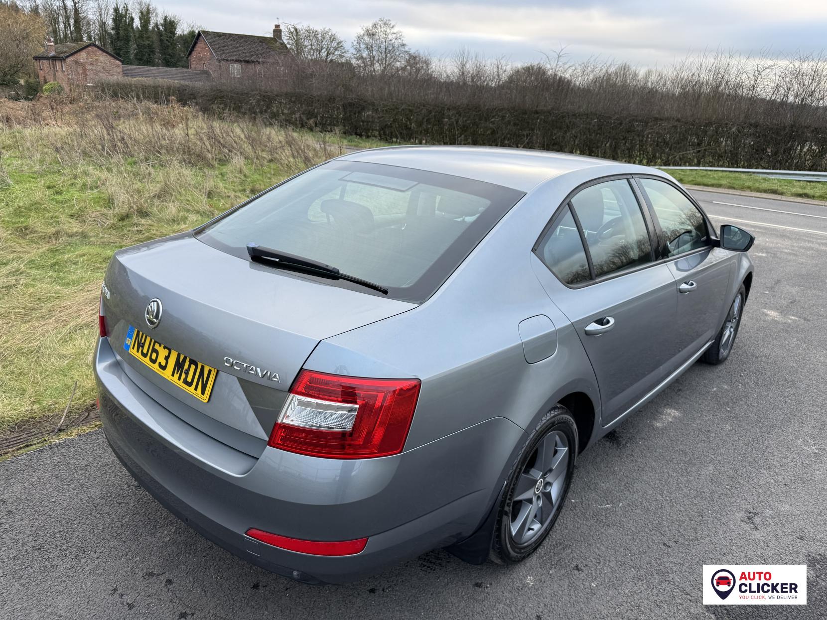 Skoda Octavia 2.0 TDI SE Hatchback 5dr Diesel Manual Euro 5 (s/s) (150 ps)