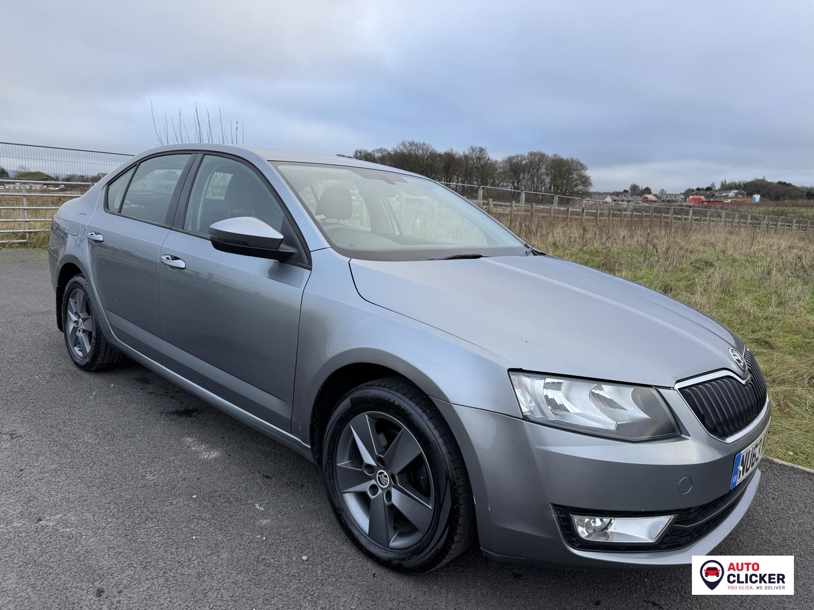 Skoda Octavia 2.0 TDI SE Hatchback 5dr Diesel Manual Euro 5 (s/s) (150 ps)