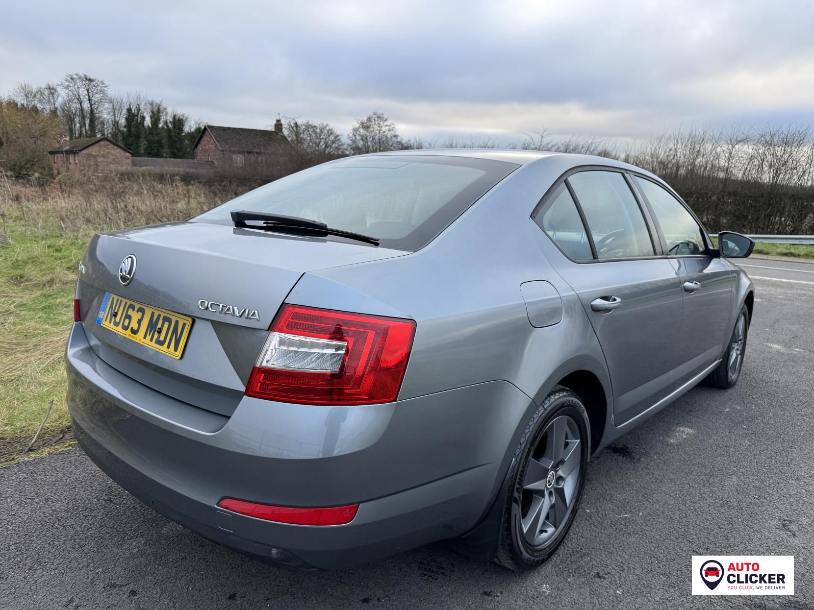 Skoda Octavia 2.0 TDI SE Hatchback 5dr Diesel Manual Euro 5 (s/s) (150 ps)