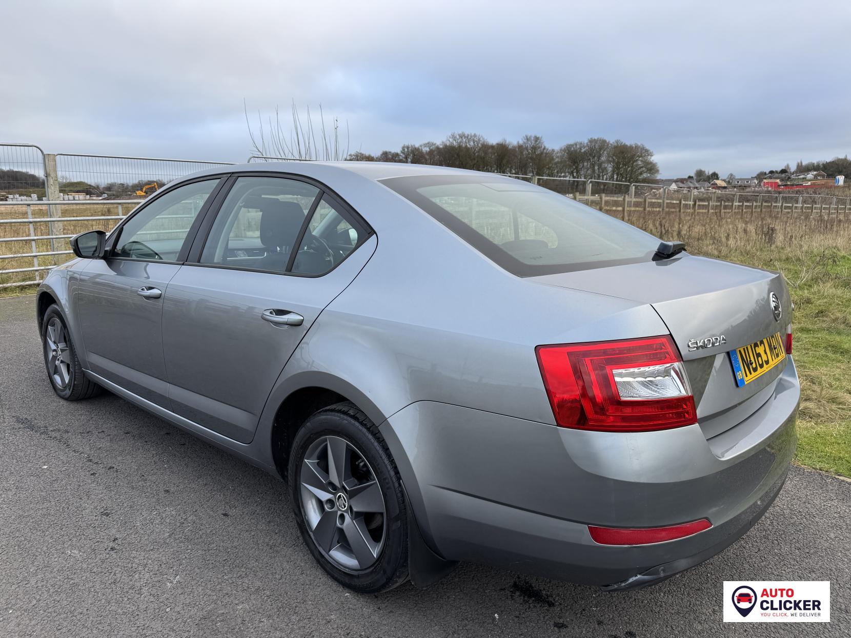 Skoda Octavia 2.0 TDI SE Hatchback 5dr Diesel Manual Euro 5 (s/s) (150 ps)