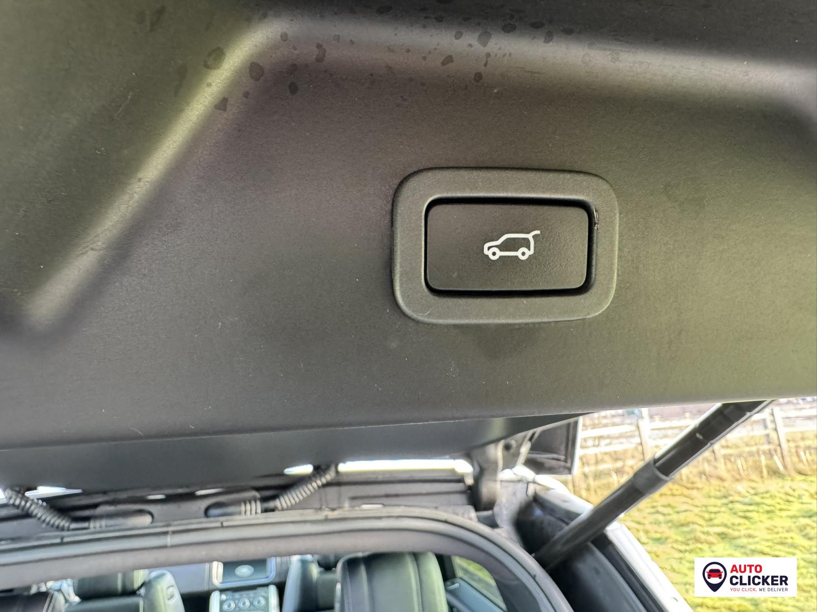 Land Rover Range Rover 4.4 SD V8 Vogue SE SUV 5dr Diesel Auto 4WD Euro 6 (s/s) (339 ps)