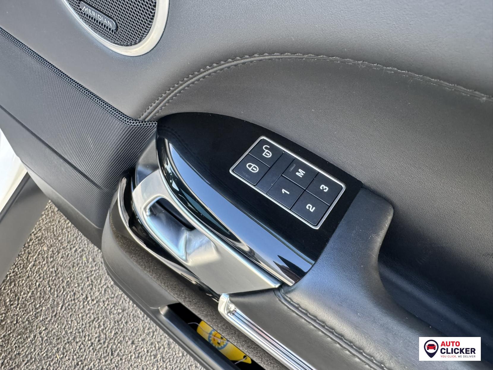 Land Rover Range Rover 4.4 SD V8 Vogue SE SUV 5dr Diesel Auto 4WD Euro 6 (s/s) (339 ps)