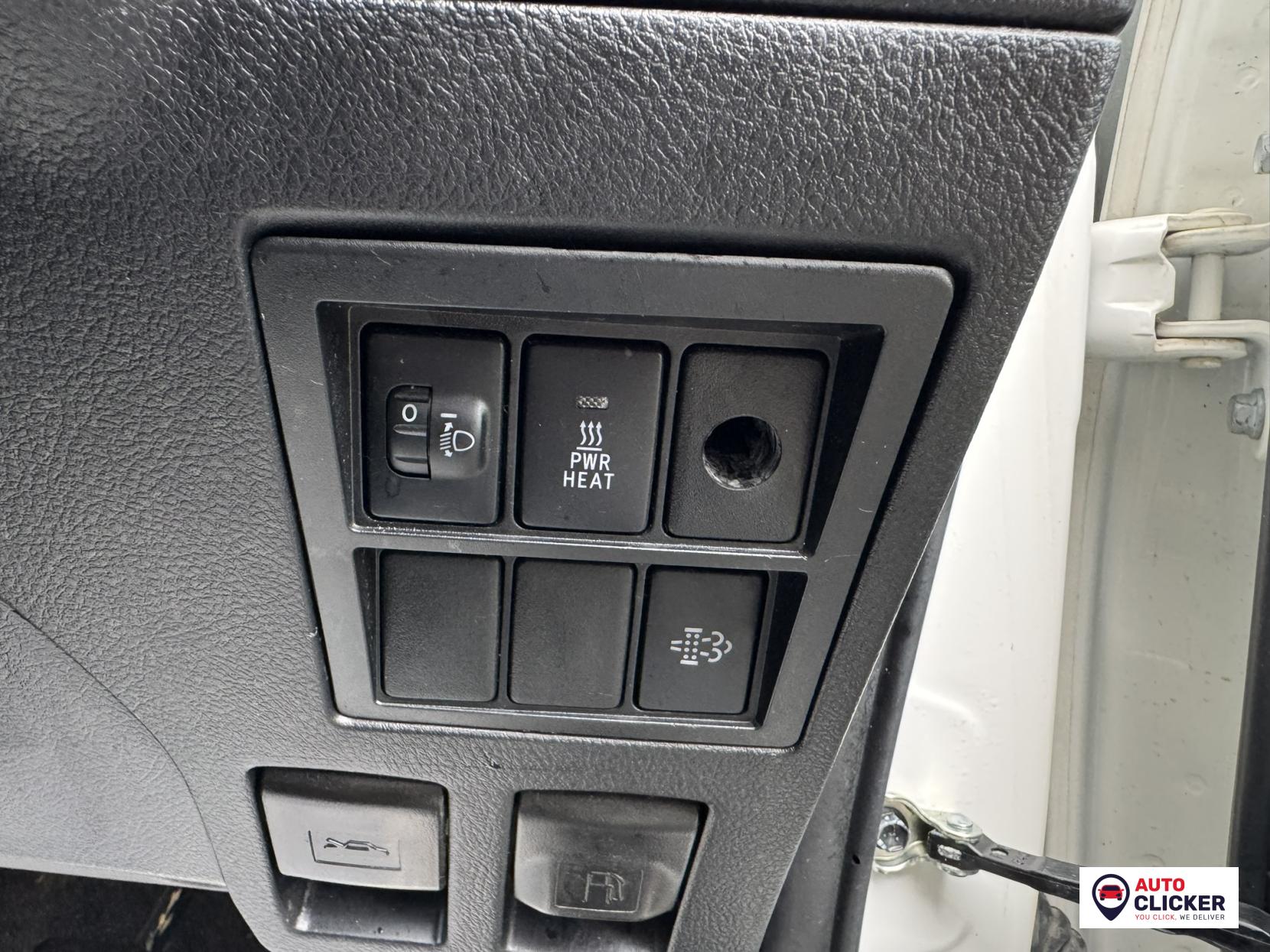 Toyota Hilux 2.4 D-4D Active Pickup Extended Cab 4dr Diesel Manual 4WD Euro 6 (3.5t) (150 ps)