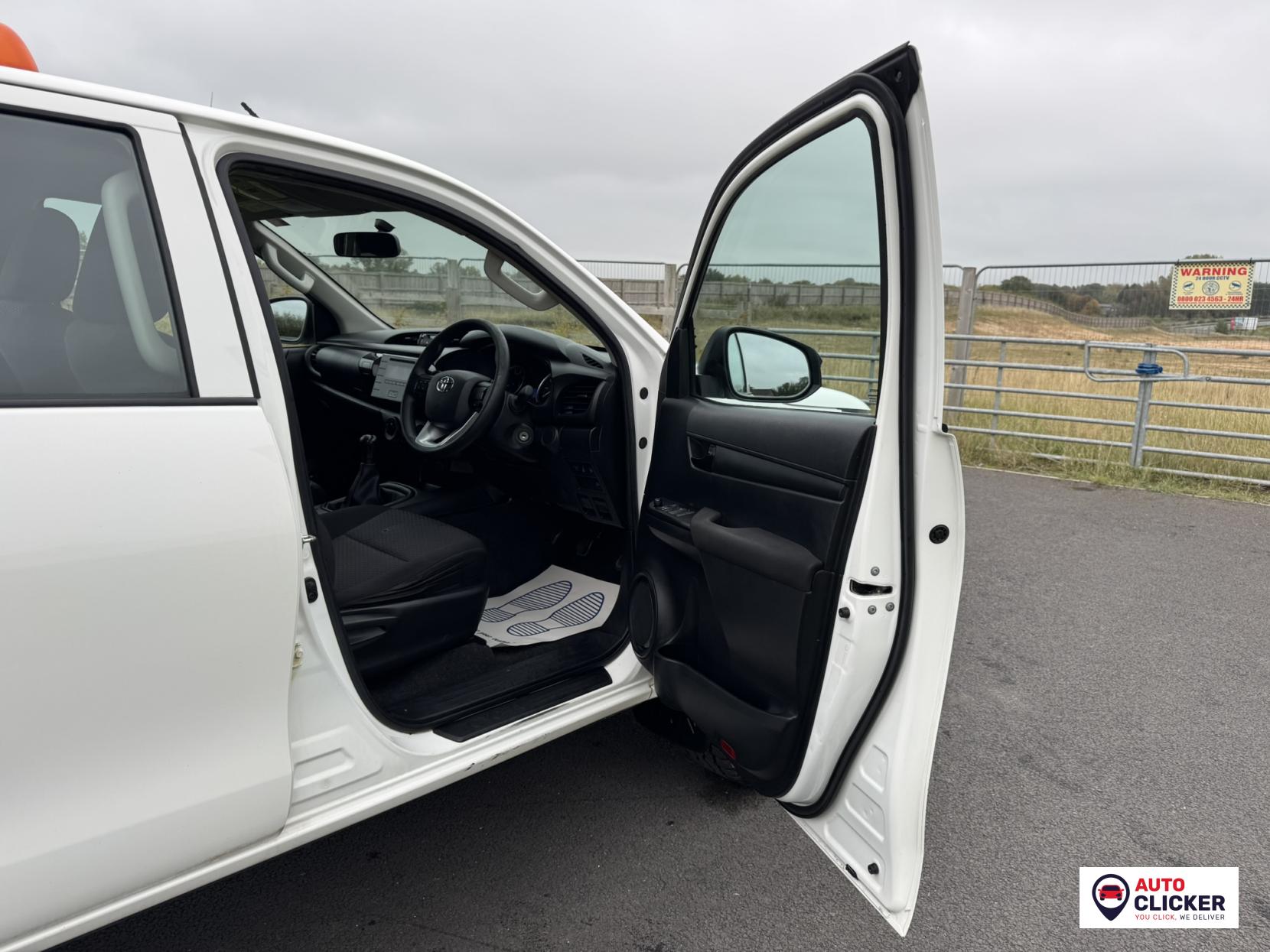Toyota Hilux 2.4 D-4D Active Pickup Extended Cab 4dr Diesel Manual 4WD Euro 6 (3.5t) (150 ps)