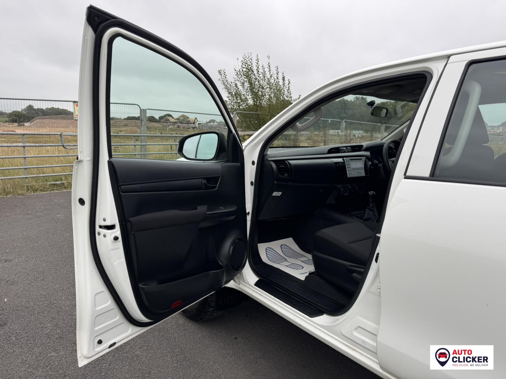 Toyota Hilux 2.4 D-4D Active Pickup Extended Cab 4dr Diesel Manual 4WD Euro 6 (3.5t) (150 ps)