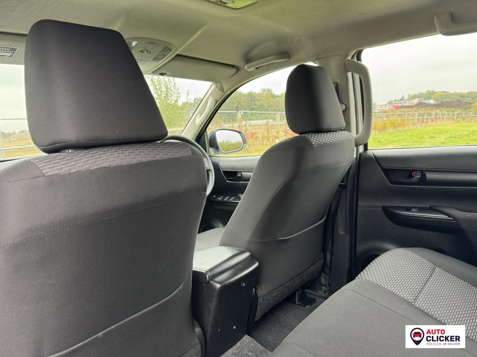 Toyota Hilux 2.4 D-4D Active Pickup Extended Cab 4dr Diesel Manual 4WD Euro 6 (3.5t) (150 ps)