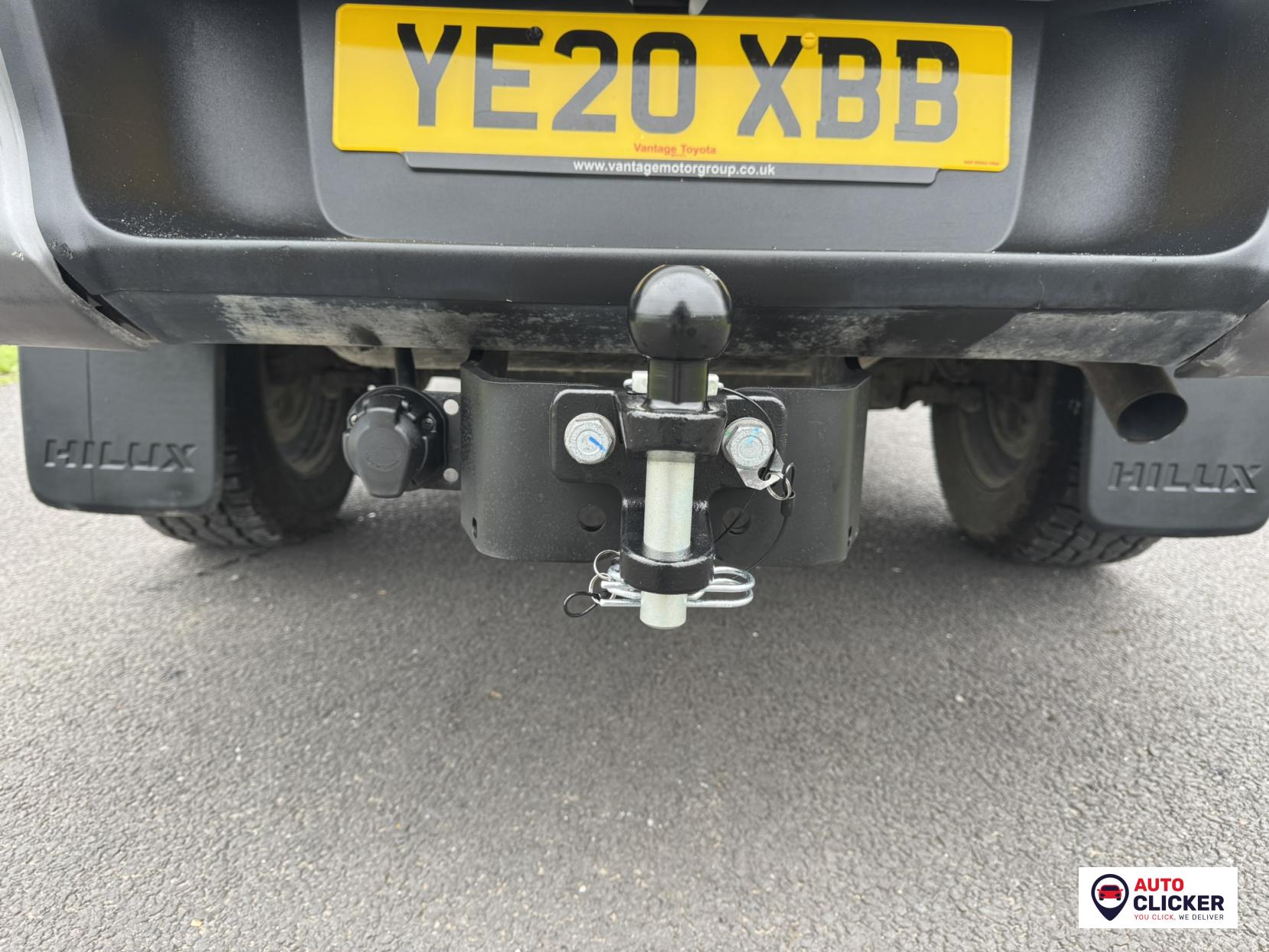Toyota Hilux 2.4 D-4D Active Pickup Extended Cab 4dr Diesel Manual 4WD Euro 6 (3.5t) (150 ps)