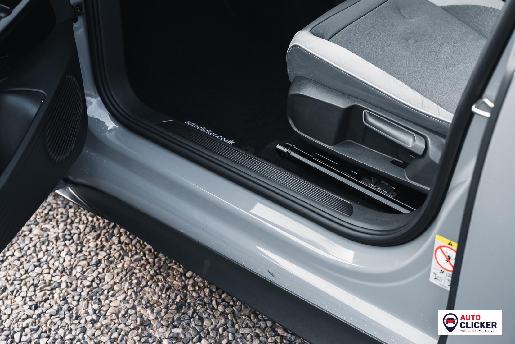 Volkswagen ID.3 Pro Performance 58kWh Family Hatchback 5dr Electric Auto (204 ps)