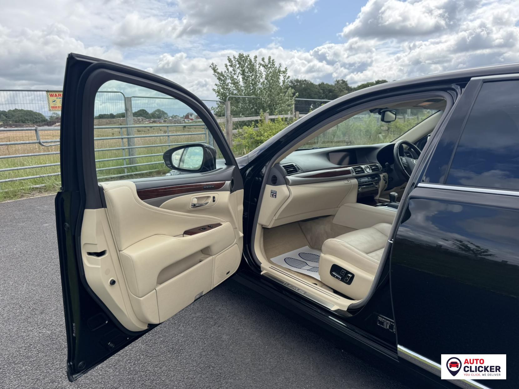 Lexus LS 4.6 460 V8 Luxury Saloon 4dr Petrol Auto Euro 5 (388 ps)