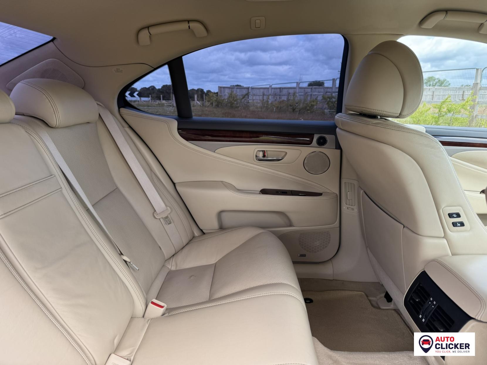 Lexus LS 4.6 460 V8 Luxury Saloon 4dr Petrol Auto Euro 5 (388 ps)