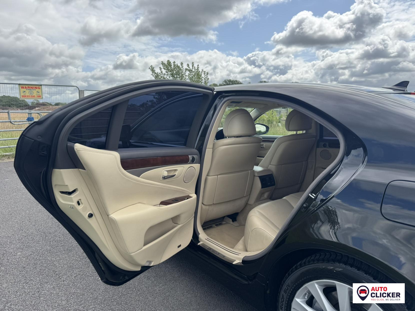 Lexus LS 4.6 460 V8 Luxury Saloon 4dr Petrol Auto Euro 5 (388 ps)