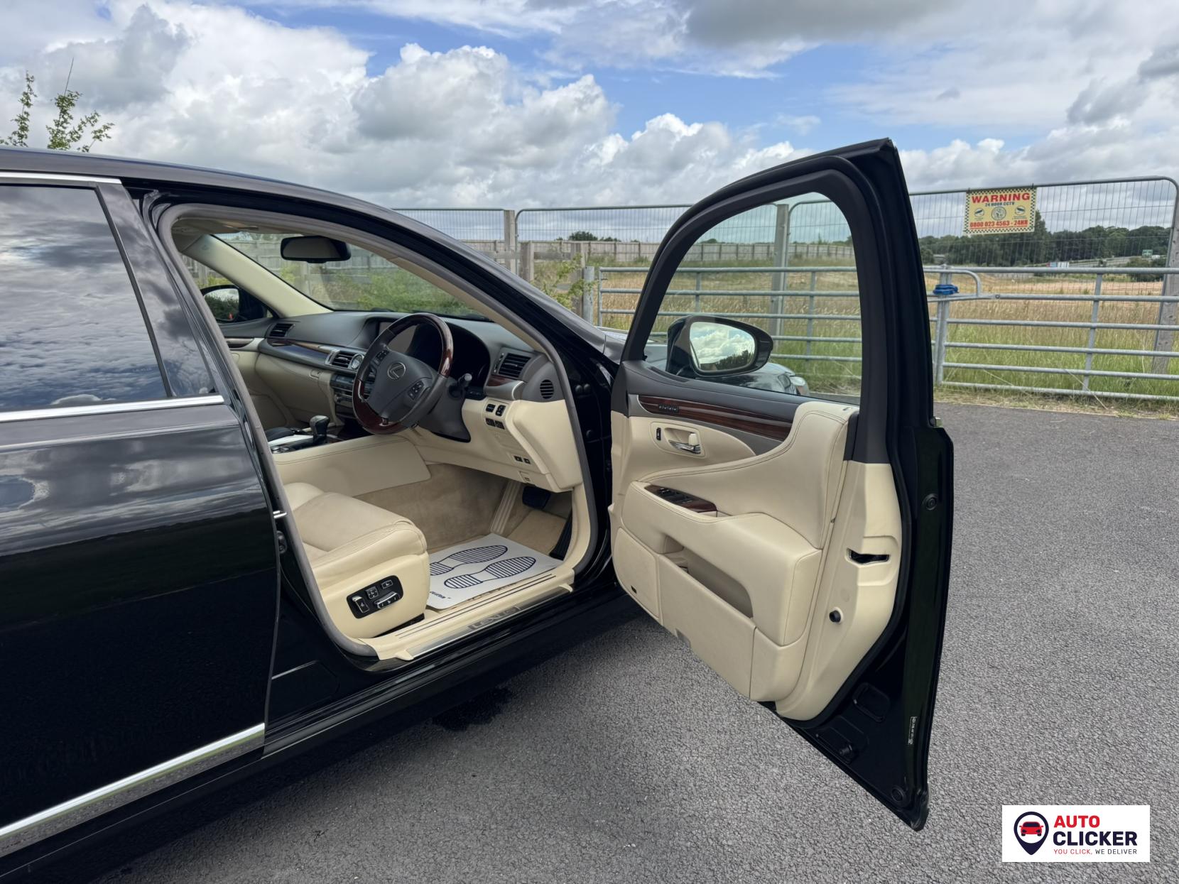 Lexus LS 4.6 460 V8 Luxury Saloon 4dr Petrol Auto Euro 5 (388 ps)