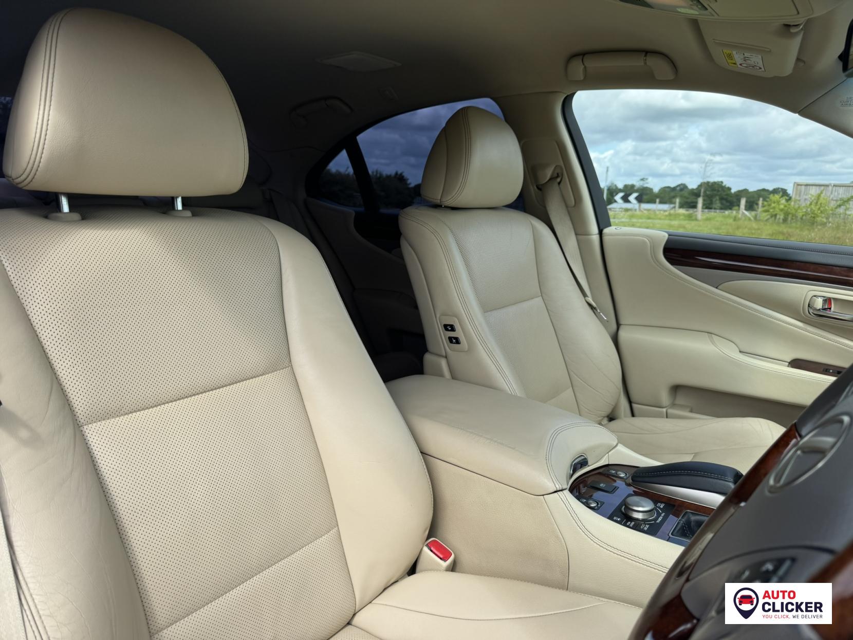 Lexus LS 4.6 460 V8 Luxury Saloon 4dr Petrol Auto Euro 5 (388 ps)