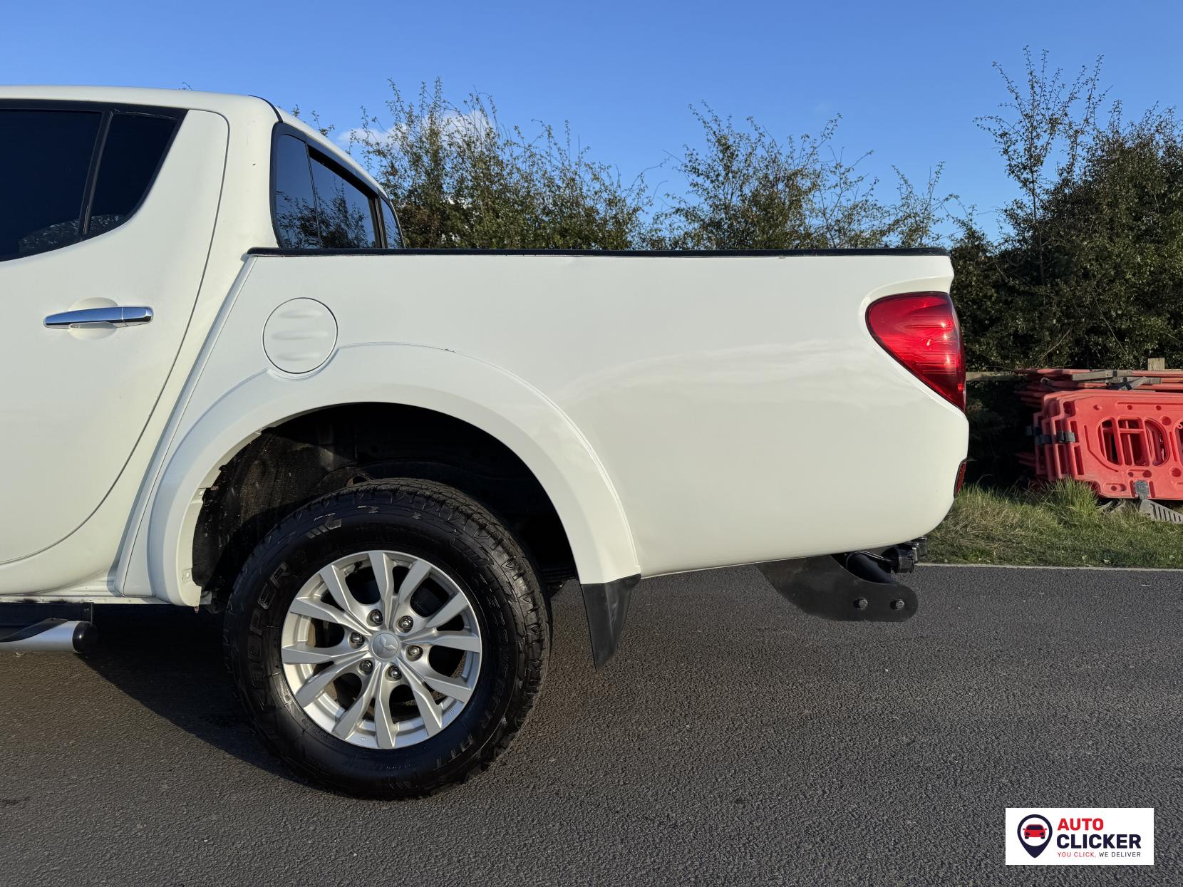 Mitsubishi L200 2.5 DI-D Challenger Pickup Double Cab 4dr Diesel Manual 4WD Euro 5 (LB) (175 ps)