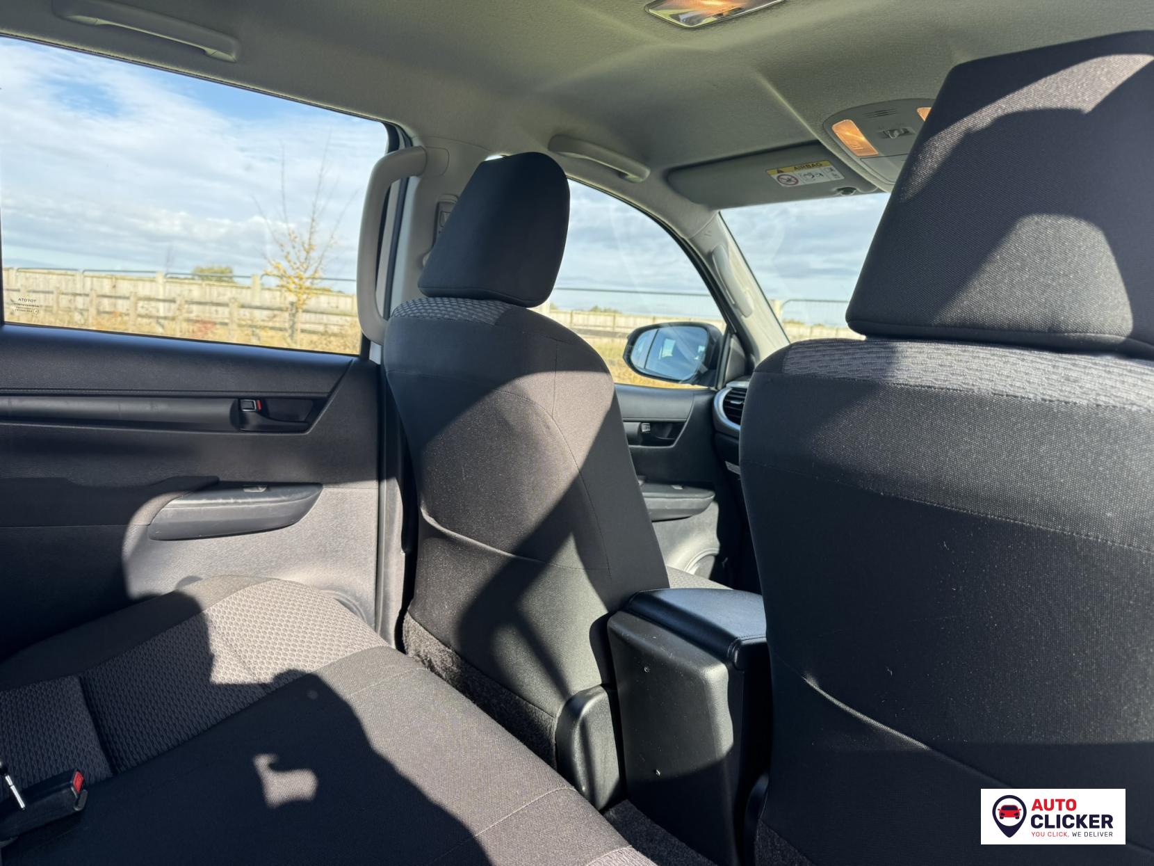 Toyota Hilux 2.4 D-4D Active Extra Pickup Extended Cab 4dr Diesel Manual 4WD Euro 6 (s/s) (150 ps)