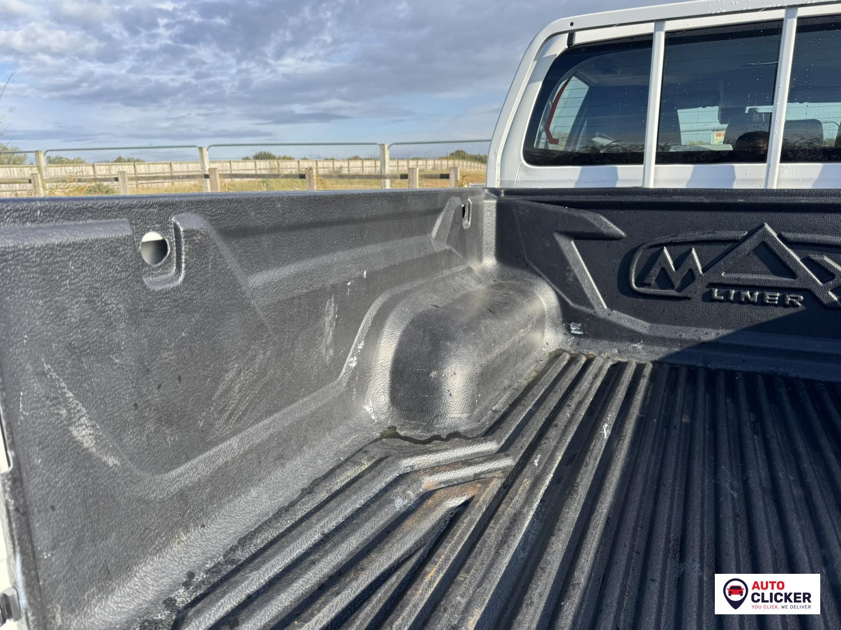 Toyota Hilux 2.4 D-4D Active Extra Pickup Extended Cab 4dr Diesel Manual 4WD Euro 6 (s/s) (150 ps)