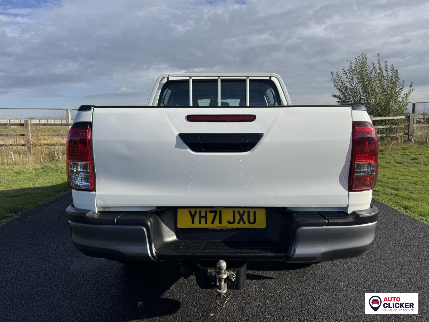 Toyota Hilux 2.4 D-4D Active Extra Pickup Extended Cab 4dr Diesel Manual 4WD Euro 6 (s/s) (150 ps)