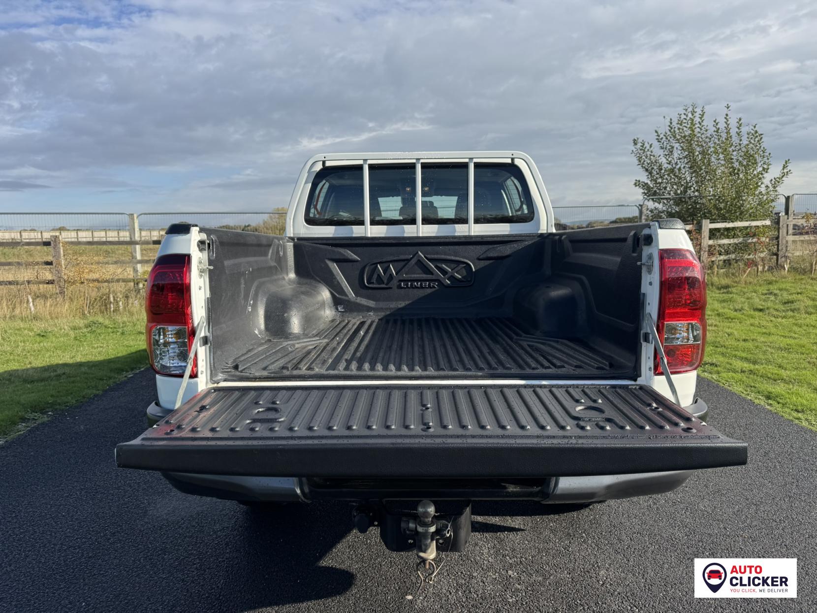 Toyota Hilux 2.4 D-4D Active Extra Pickup Extended Cab 4dr Diesel Manual 4WD Euro 6 (s/s) (150 ps)