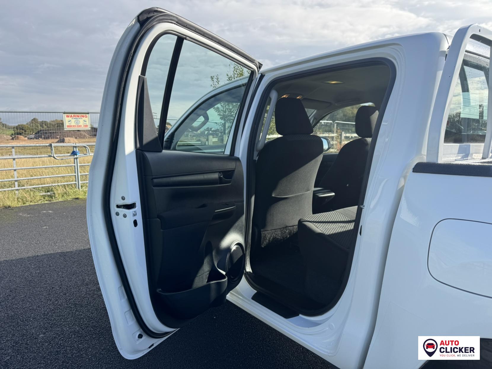 Toyota Hilux 2.4 D-4D Active Extra Pickup Extended Cab 4dr Diesel Manual 4WD Euro 6 (s/s) (150 ps)