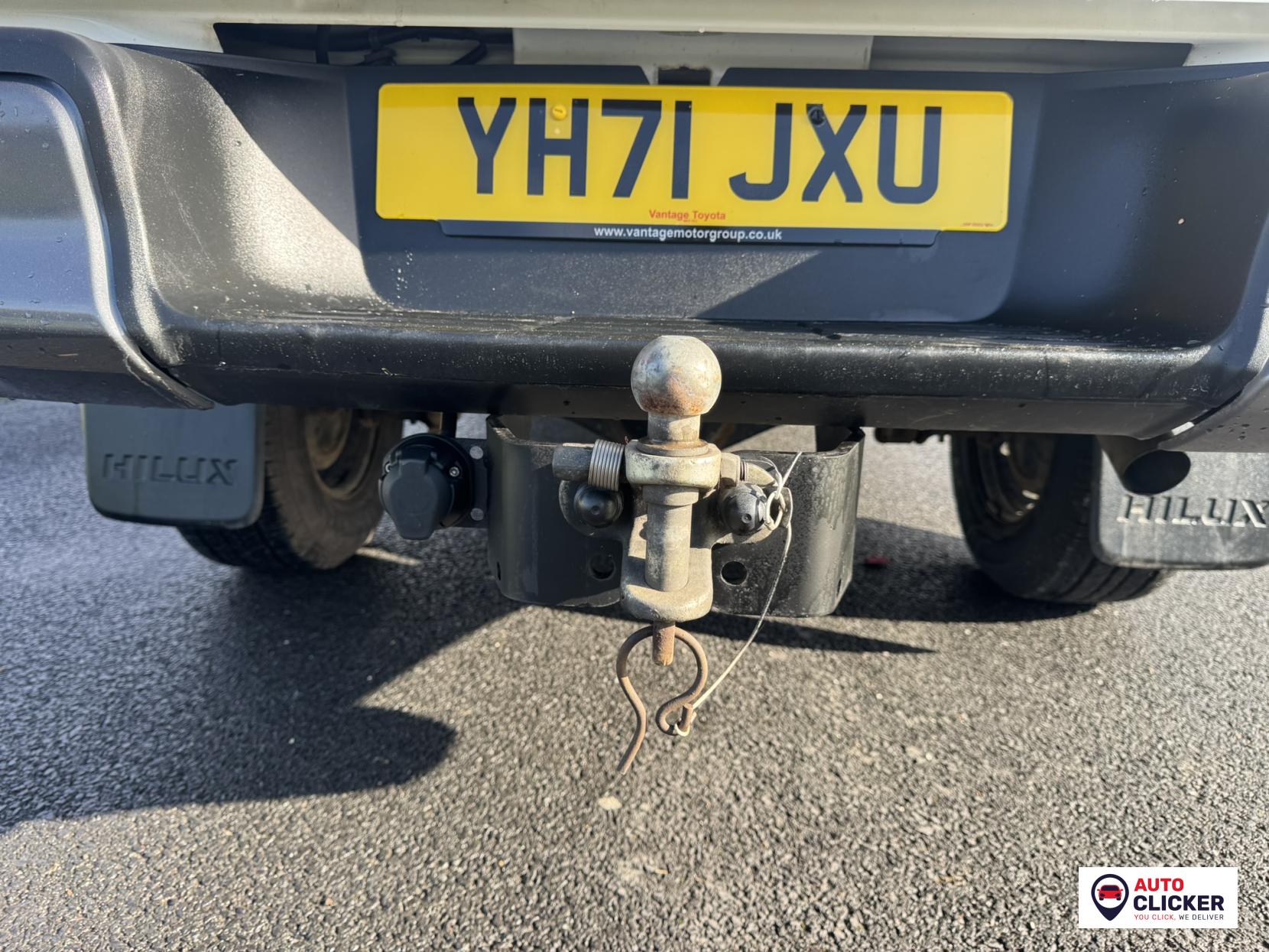 Toyota Hilux 2.4 D-4D Active Extra Pickup Extended Cab 4dr Diesel Manual 4WD Euro 6 (s/s) (150 ps)