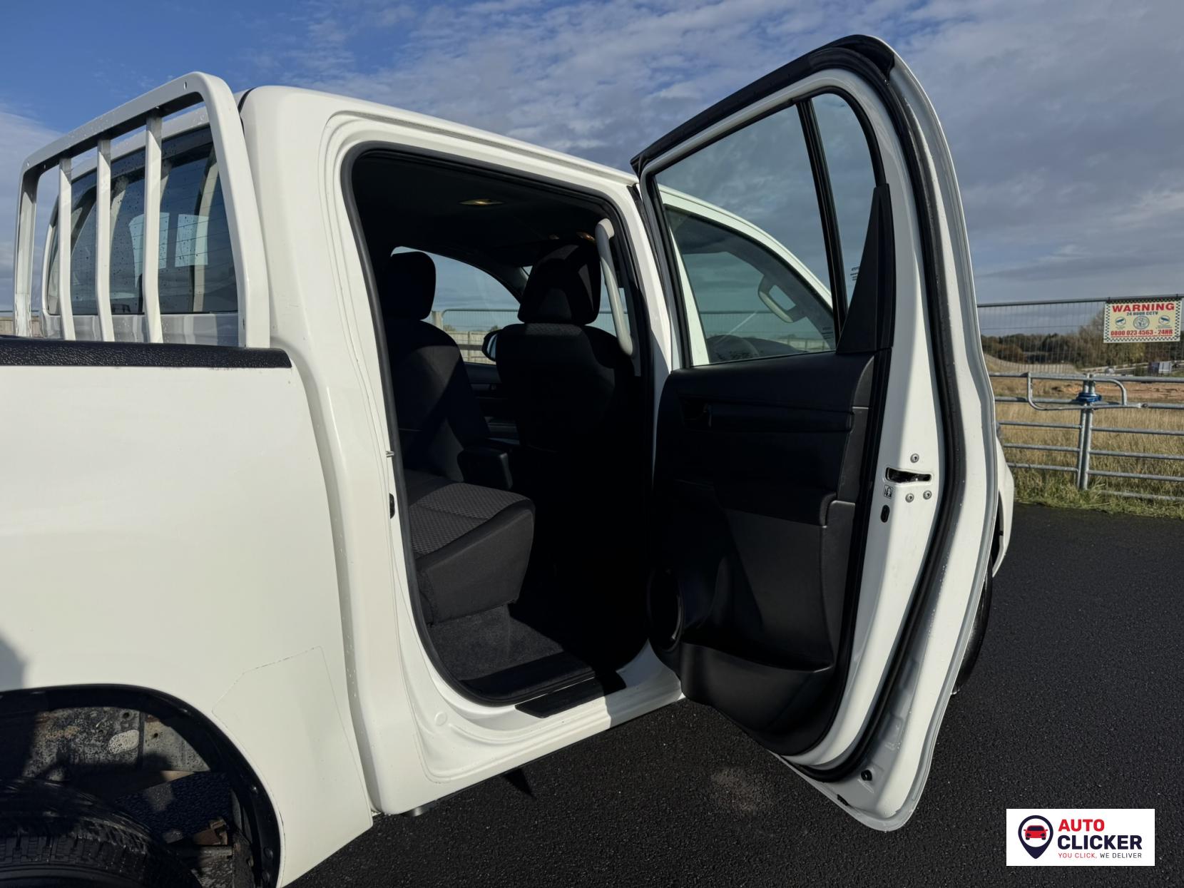 Toyota Hilux 2.4 D-4D Active Extra Pickup Extended Cab 4dr Diesel Manual 4WD Euro 6 (s/s) (150 ps)